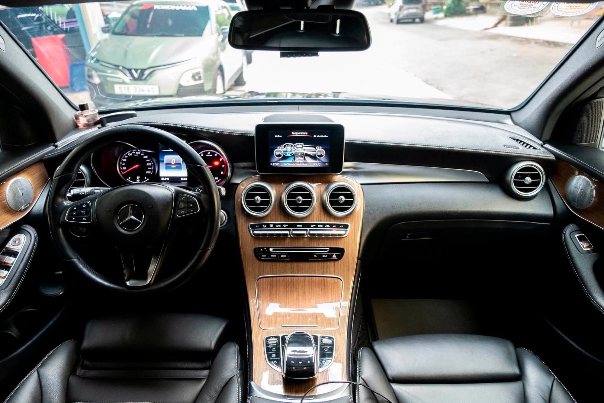 Rapper BigDaddy rao b&aacute;n Mercedes-Benz GLC 250 sau gần 6 năm sử dụng: Mua xe tặng k&egrave;m album ch&iacute;nh chủ, gi&aacute; rẻ hơn Honda Civic RS đập th&ugrave;ng - Ảnh 3.