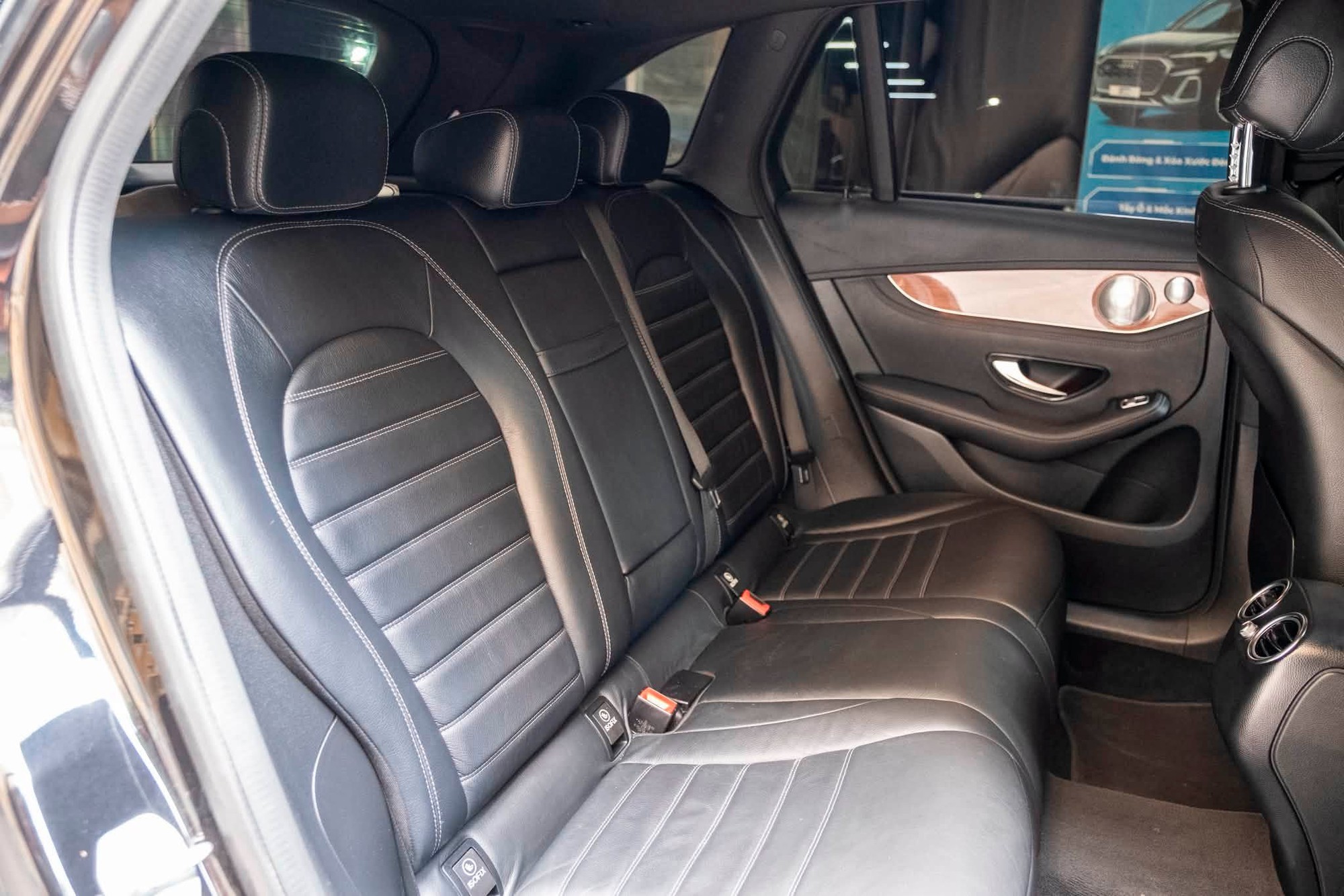 Rapper BigDaddy rao b&aacute;n Mercedes-Benz GLC 250 sau gần 6 năm sử dụng: Mua xe tặng k&egrave;m album ch&iacute;nh chủ, gi&aacute; rẻ hơn Honda Civic RS đập th&ugrave;ng - Ảnh 11.