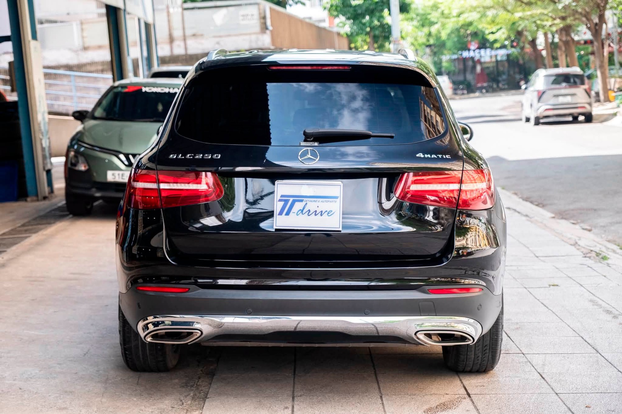 Rapper BigDaddy rao b&aacute;n Mercedes-Benz GLC 250 sau gần 6 năm sử dụng: Mua xe tặng k&egrave;m album ch&iacute;nh chủ, gi&aacute; rẻ hơn Honda Civic RS đập th&ugrave;ng - Ảnh 8.