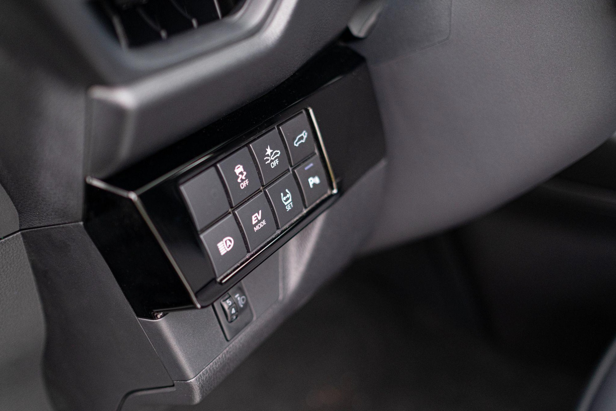 Tiếp đ&agrave; bứt ph&aacute; doanh số, Toyota Yaris Cross được ưu đ&atilde;i lệ ph&iacute; trước bạ tới 50 triệu đồng - Ảnh 3.