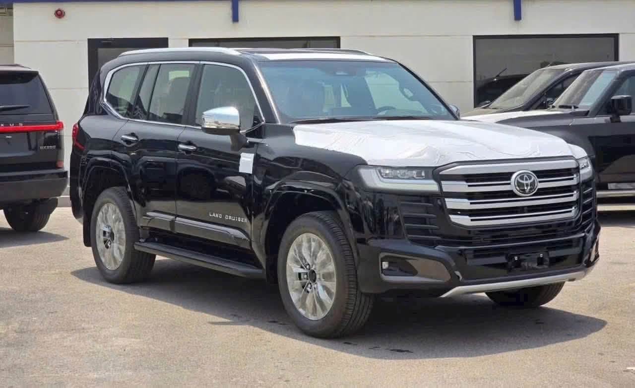 Chưa ra mắt, Toyota Land Cruiser hybrid đ&atilde; bị b&aacute;n ch&ecirc;nh 900 triệu tại Việt Nam - Ảnh 1.