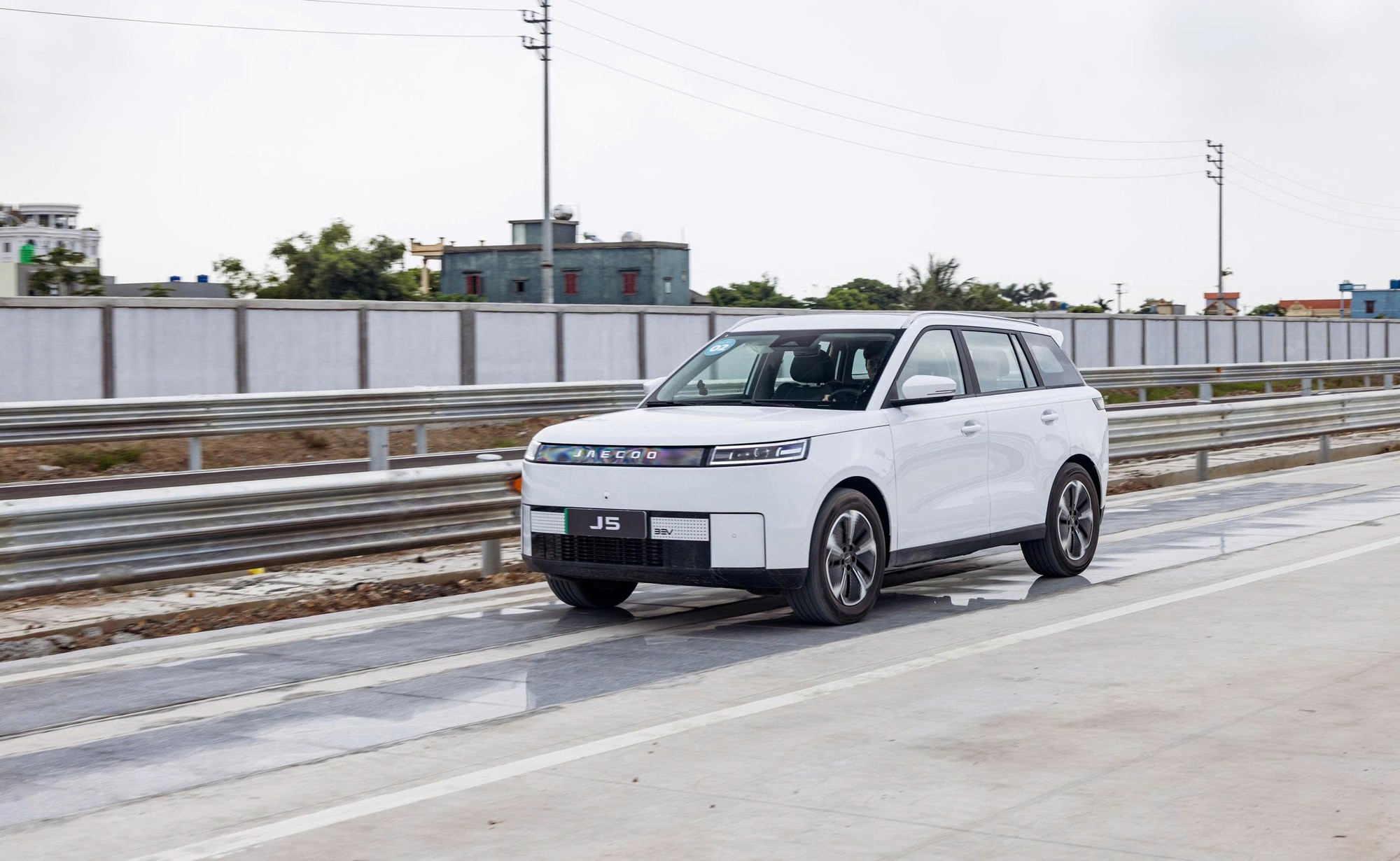 Đừng vội xuống tiền mua xe điện năm nay nếu chưa xem qua 5 gợi &yacute; n&agrave;y của Car Choice Awards 2026 - Ảnh 3.