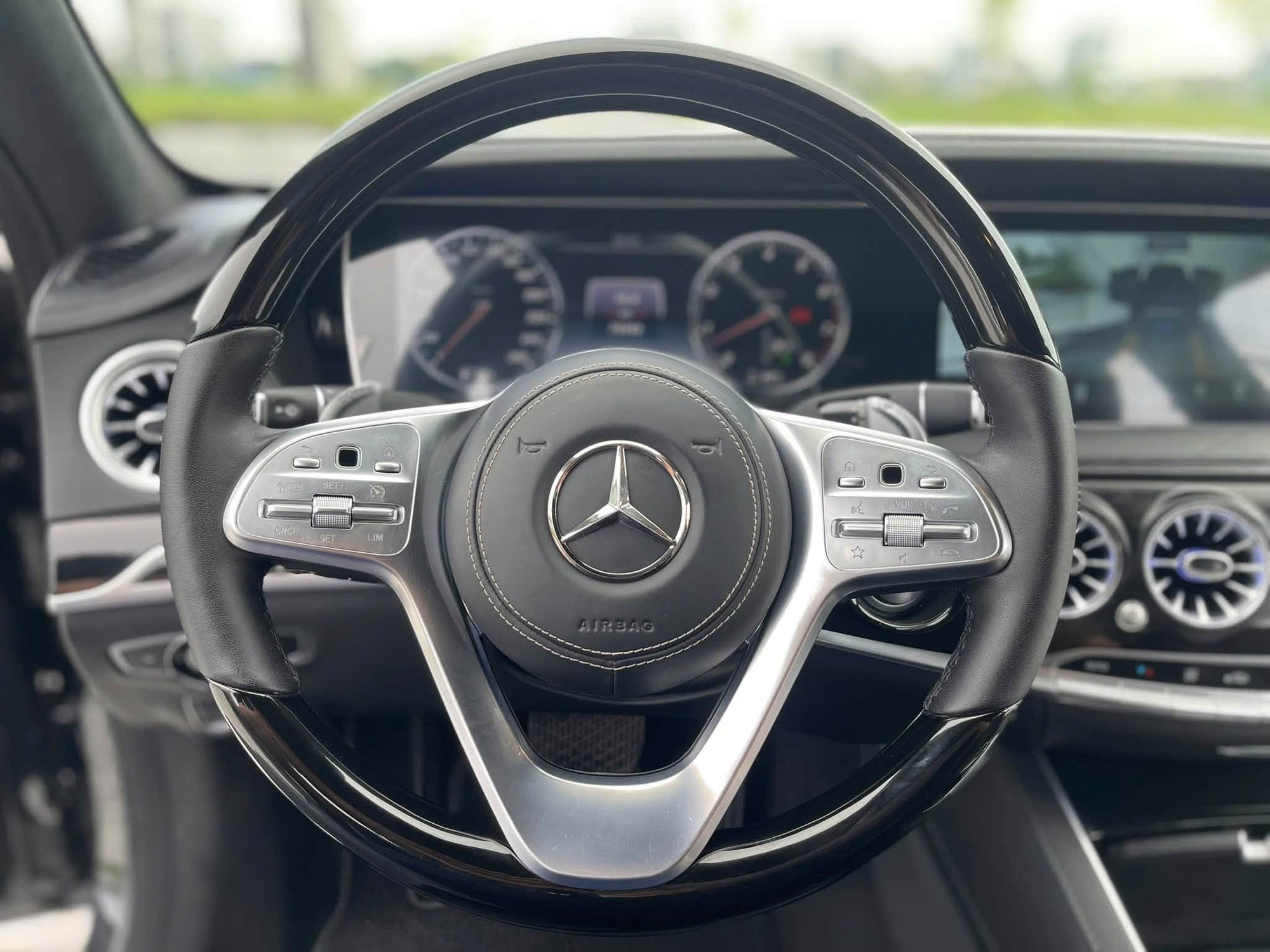 Bỏ ra chưa đến 2 tỷ đ&atilde; c&oacute; thể sở hữu Maybach 'real': Rẻ nhất thị trường, thấp hơn cả S-Class thường, người b&aacute;n khẳng định xe 'hoạt động ho&agrave;n hảo'- Ảnh 9.