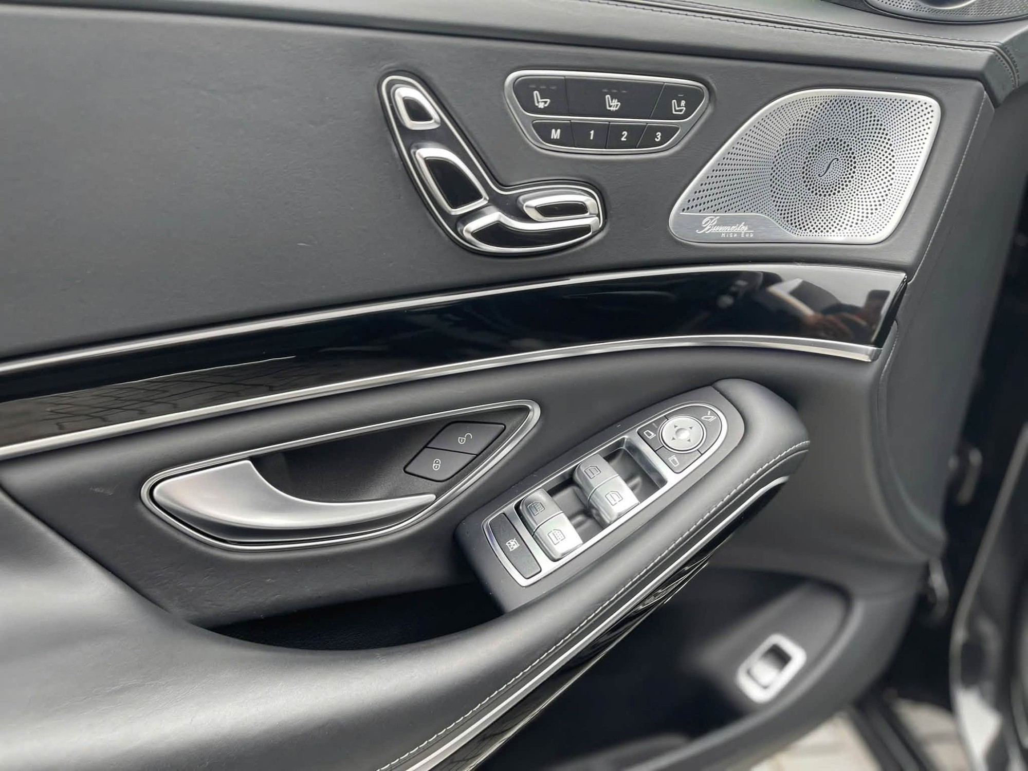Bỏ ra chưa đến 2 tỷ đ&atilde; c&oacute; thể sở hữu Maybach 'real': Rẻ nhất thị trường, thấp hơn cả S-Class thường, người b&aacute;n khẳng định xe 'hoạt động ho&agrave;n hảo'- Ảnh 11.