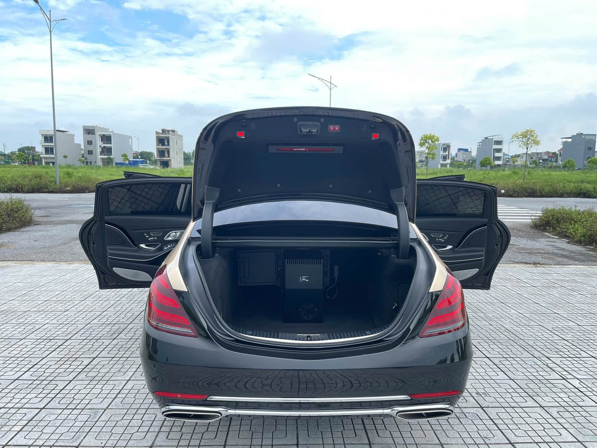Bỏ ra chưa đến 2 tỷ đ&atilde; c&oacute; thể sở hữu Maybach 'real': Rẻ nhất thị trường, thấp hơn cả S-Class thường, người b&aacute;n khẳng định xe 'hoạt động ho&agrave;n hảo'- Ảnh 8.