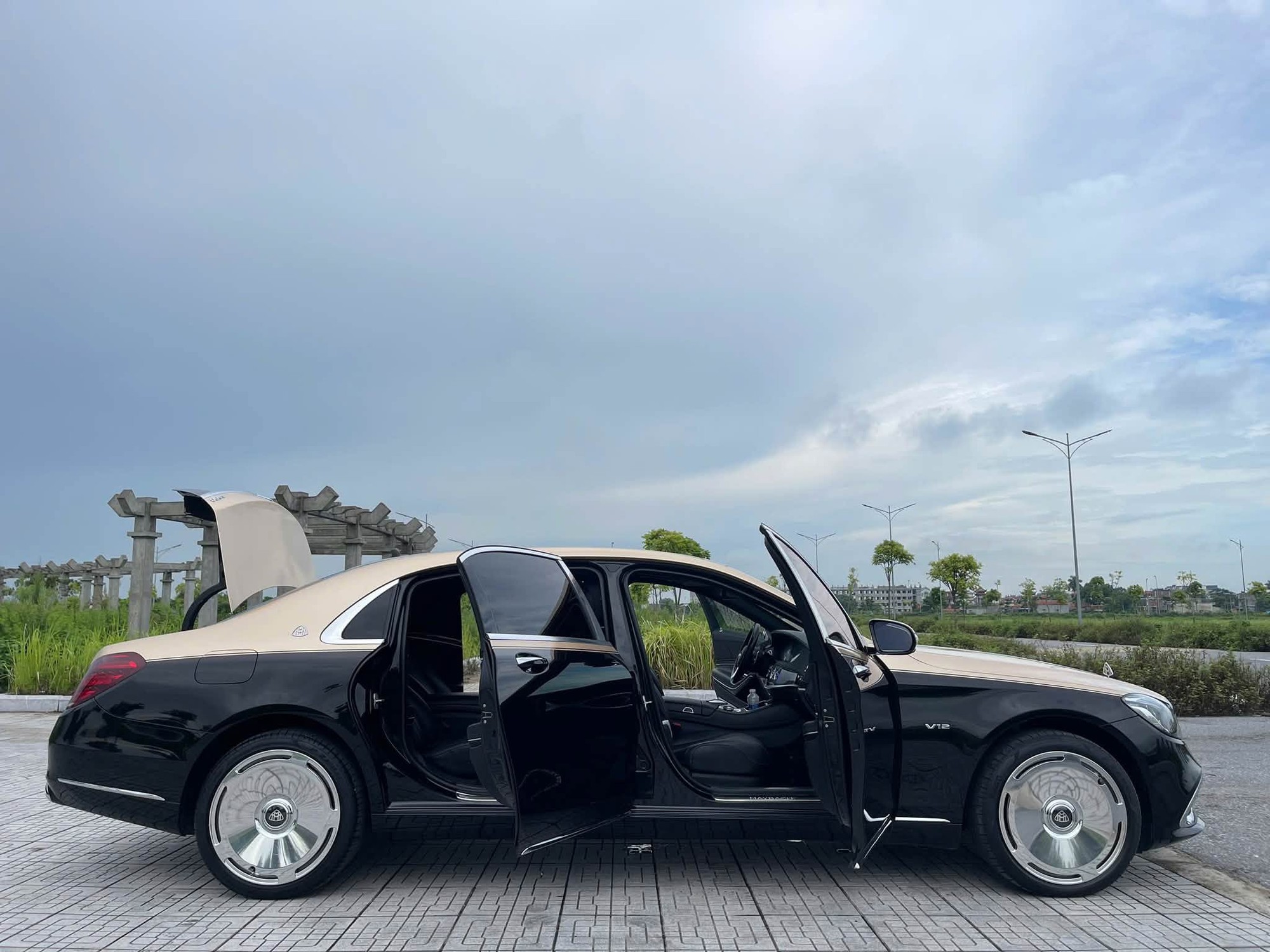 Bỏ ra chưa đến 2 tỷ đ&atilde; c&oacute; thể sở hữu Maybach 'real': Rẻ nhất thị trường, thấp hơn cả S-Class thường, người b&aacute;n khẳng định xe 'hoạt động ho&agrave;n hảo'- Ảnh 6.