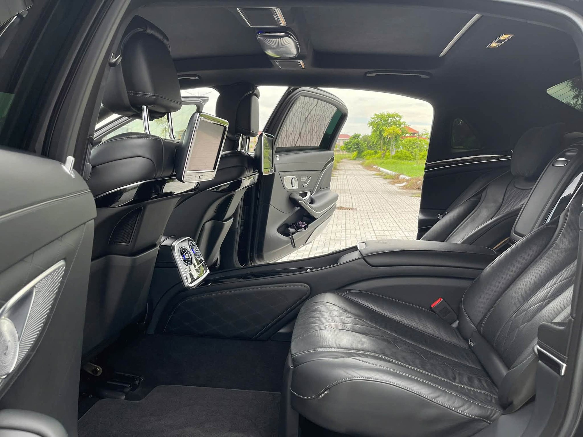 Bỏ ra chưa đến 2 tỷ đ&atilde; c&oacute; thể sở hữu Maybach 'real': Rẻ nhất thị trường, thấp hơn cả S-Class thường, người b&aacute;n khẳng định xe 'hoạt động ho&agrave;n hảo'- Ảnh 4.