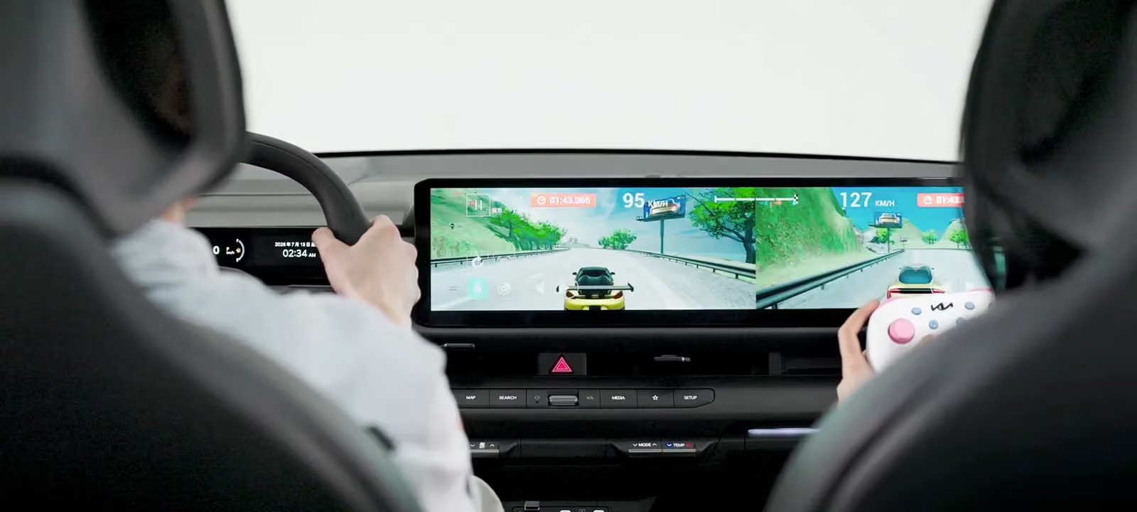 Kia Seltos đời mới c&oacute; m&agrave;n h&igrave;nh 27 inch si&ecirc;u lớn, t&iacute;ch hợp trợ l&yacute; ảo, chơi game, xem phim, app h&aacute;t karaoke - Ảnh 5.