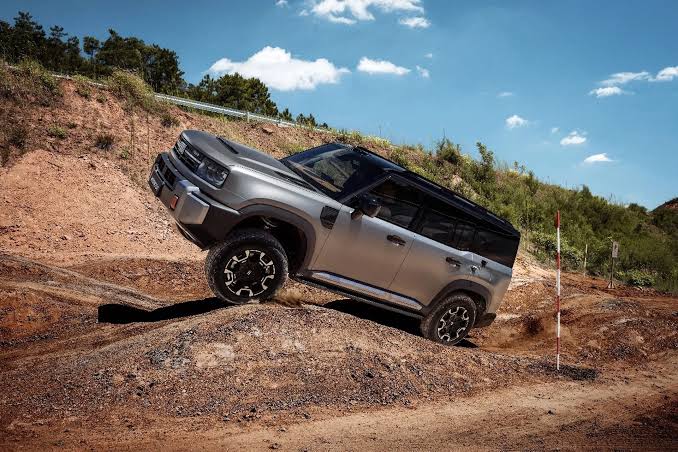 Geely l&agrave;m nền tảng AI chuy&ecirc;n off-road th&aacute;ch thức cả G-Class, Defender: Tải trọng tới 16 tấn, mạnh hơn 1.100hp, nổ lốp ở 140km/h vẫn ổn định, nổi được tr&ecirc;n nước - Ảnh 1.