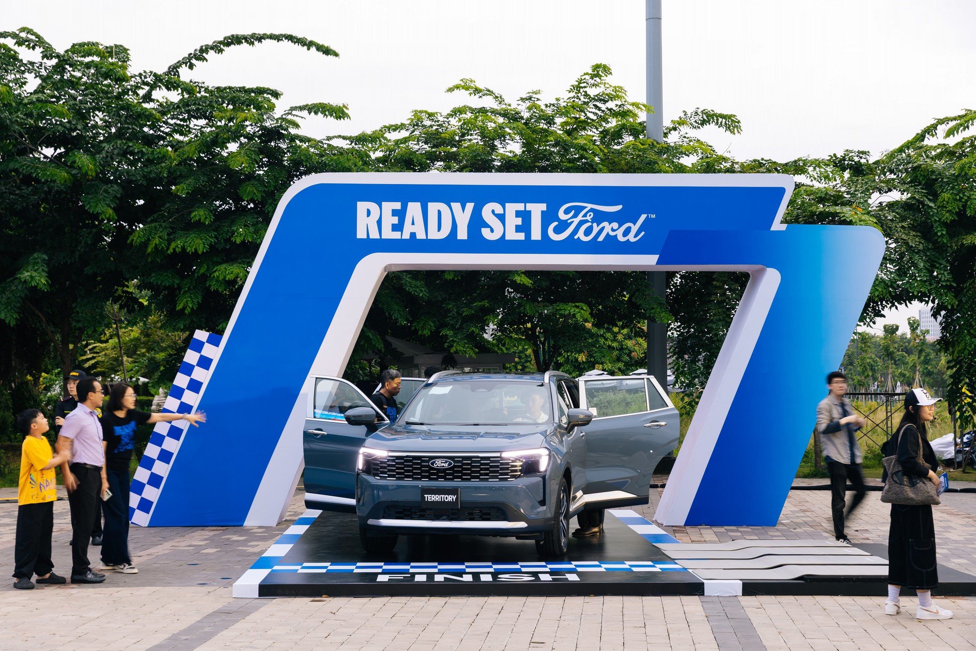 Bỏ qua cuộc đua giảm gi&aacute;, đ&acirc;y l&agrave; c&aacute;ch Ford Territory được b&aacute;n cho kh&aacute;ch Việt - Ảnh 1.