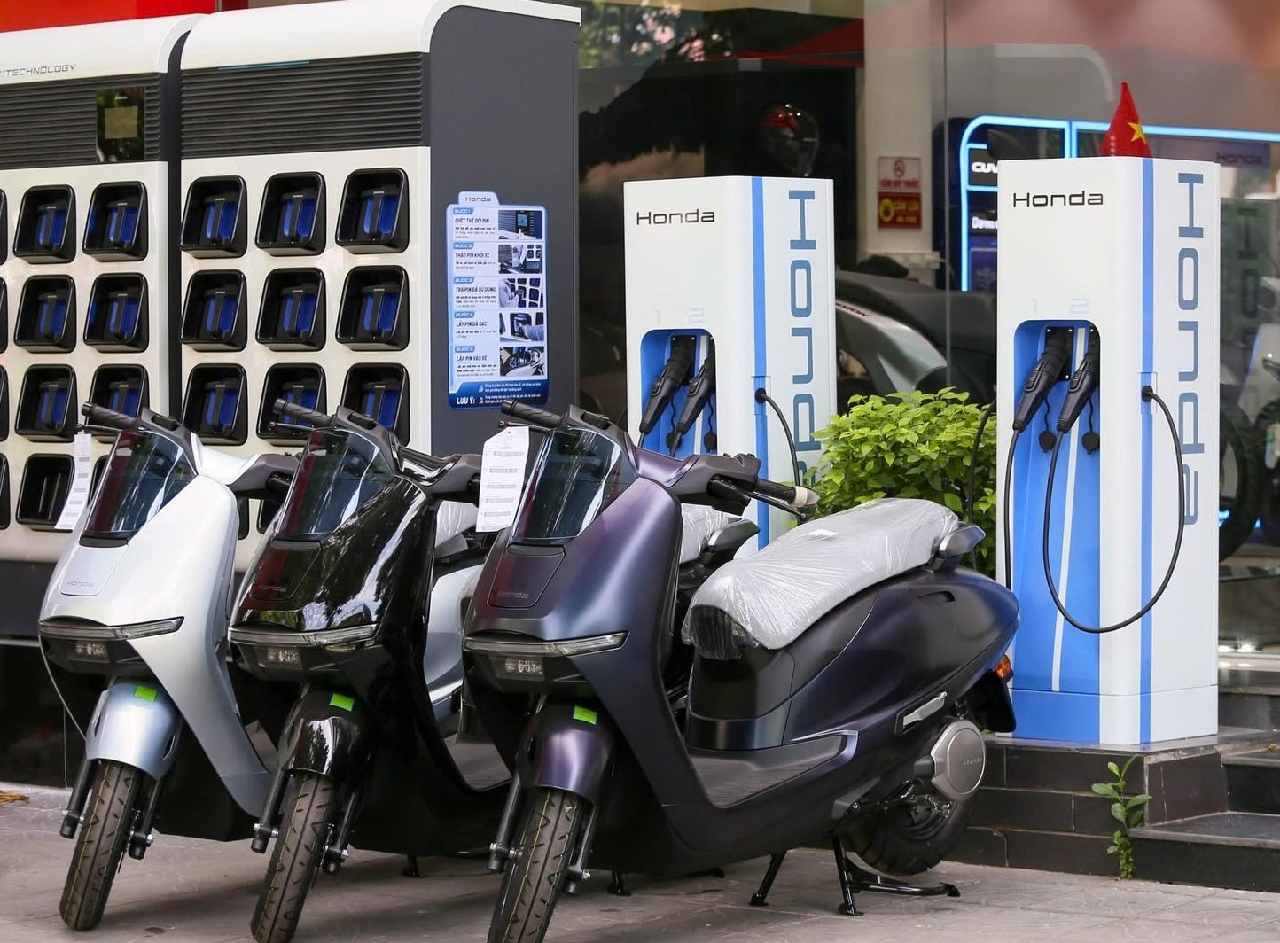 Chủ xe máy điện Honda: Đừng thần thánh hóa trạm đổi pin, tối về cắm sạc như điện thoại mới là chân ái - Ảnh 2.