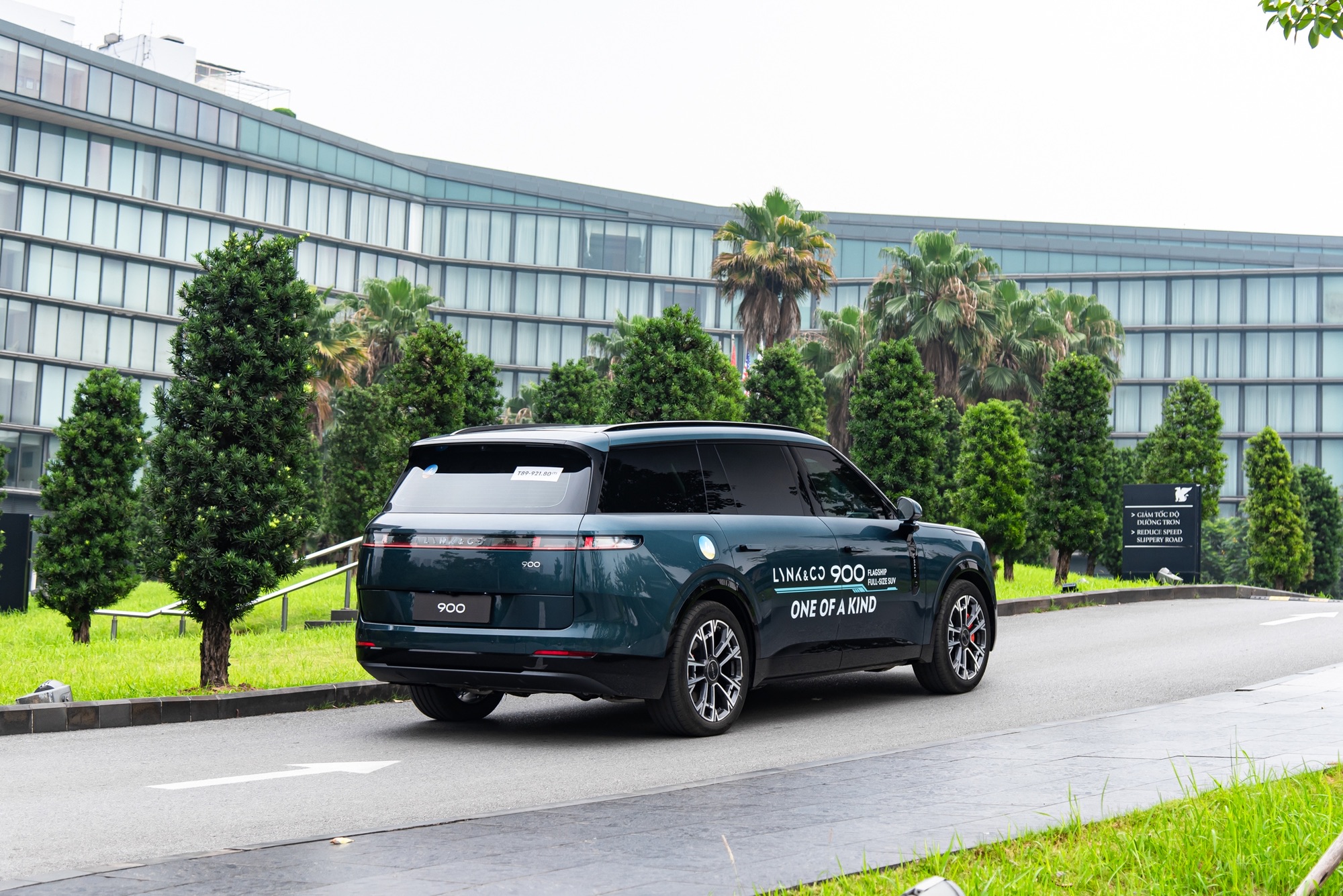 Gần 3 tỷ kh&ocirc;ng mua 'Bim, Mẹc' th&igrave; 3 SUV lớn mới ở Việt Nam n&agrave;y c&oacute; nhiều thứ hấp dẫn hơn: Động cơ khủng, to&agrave;n EV, PHEV, EREV, ngợp m&agrave;n h&igrave;nh - Ảnh 9.