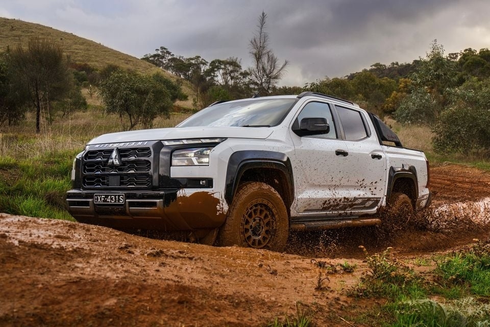 Mitsubishi Pajero mới và Triton sẽ có bản hybrid, thậm chí bổ sung cả hybrid cắm sạc, chi tiết này cho thấy xe dễ về Việt Nam - Ảnh 4.