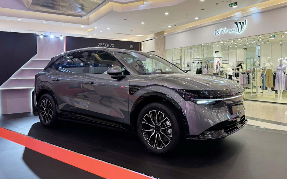 Gần 3 tỷ kh&ocirc;ng mua 'Bim, Mẹc' th&igrave; 3 SUV lớn mới ở Việt Nam n&agrave;y c&oacute; nhiều thứ hấp dẫn hơn: Động cơ khủng, to&agrave;n EV, PHEV, EREV, ngợp m&agrave;n h&igrave;nh - Ảnh 5.