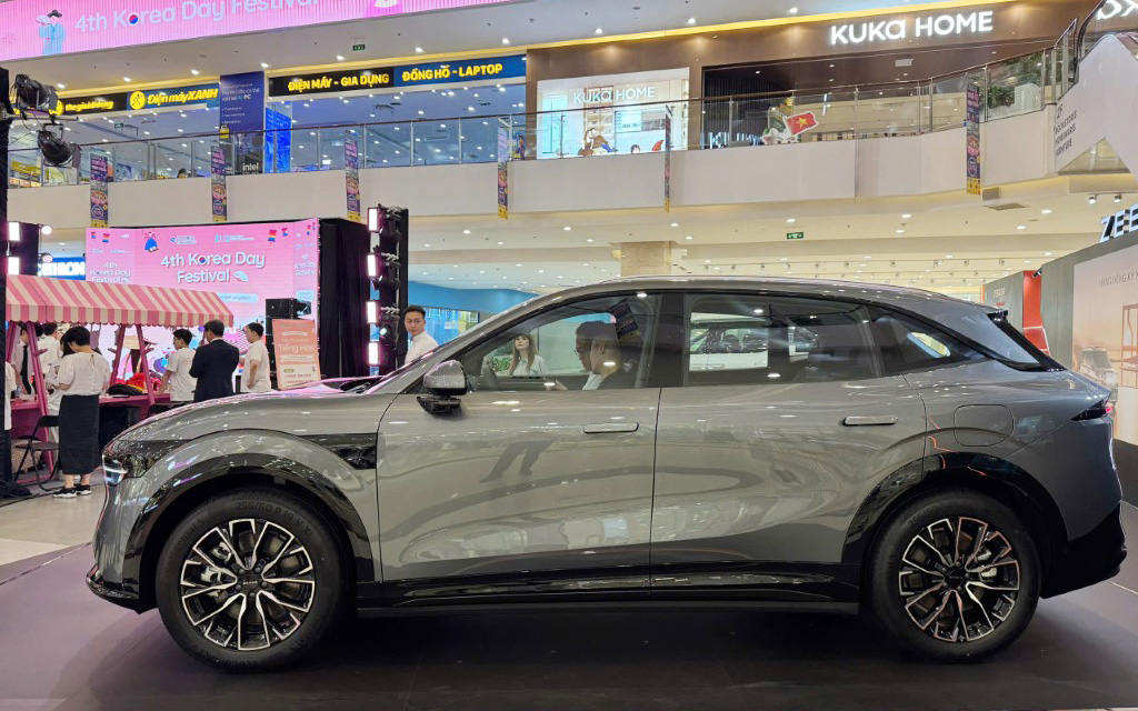 Gần 3 tỷ kh&ocirc;ng mua 'Bim, Mẹc' th&igrave; 3 SUV lớn mới ở Việt Nam n&agrave;y c&oacute; nhiều thứ hấp dẫn hơn: Động cơ khủng, to&agrave;n EV, PHEV, EREV, ngợp m&agrave;n h&igrave;nh - Ảnh 6.