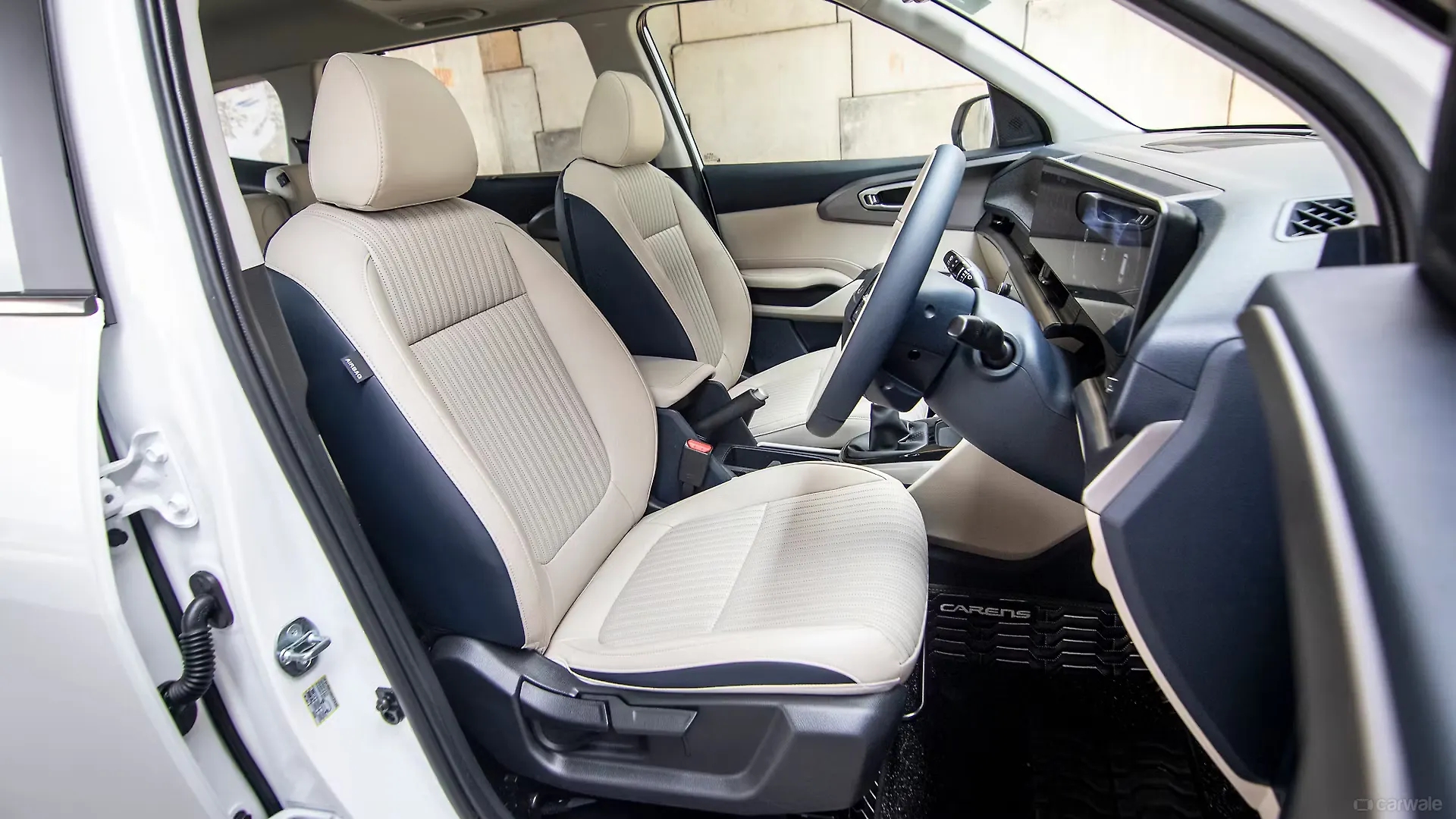 Kia Carens phi&ecirc;n bản mới về VN: Thiết kế thay đổi hợp gu người Việt, dễ c&oacute; ADAS v&agrave; phanh tay điện tử cạnh tranh Xpander - Ảnh 13.