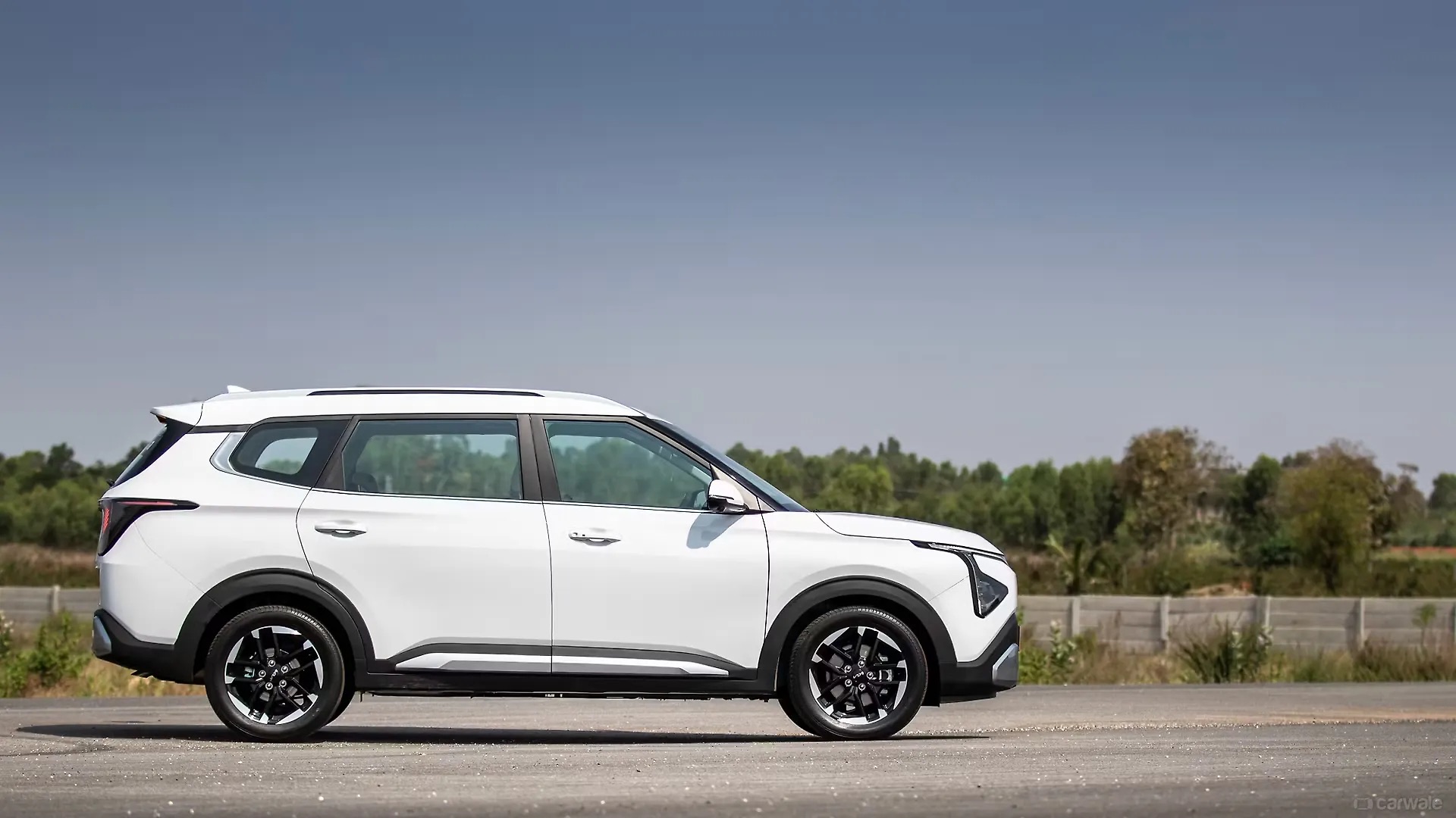 Kia Carens phi&ecirc;n bản mới về VN: Thiết kế thay đổi hợp gu người Việt, dễ c&oacute; ADAS v&agrave; phanh tay điện tử cạnh tranh Xpander - Ảnh 9.