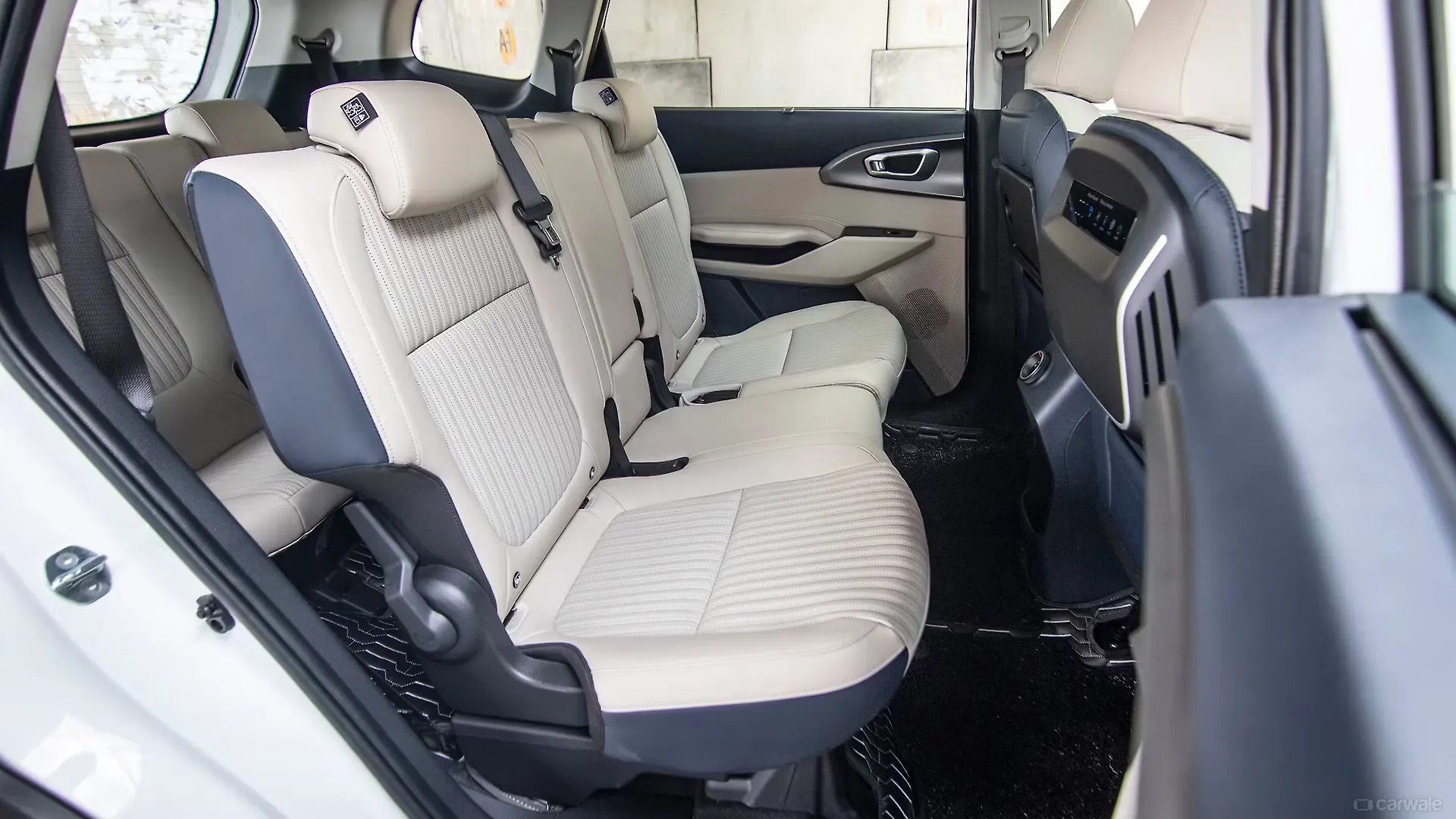 Kia Carens phi&ecirc;n bản mới về VN: Thiết kế thay đổi hợp gu người Việt, dễ c&oacute; ADAS v&agrave; phanh tay điện tử cạnh tranh Xpander - Ảnh 14.