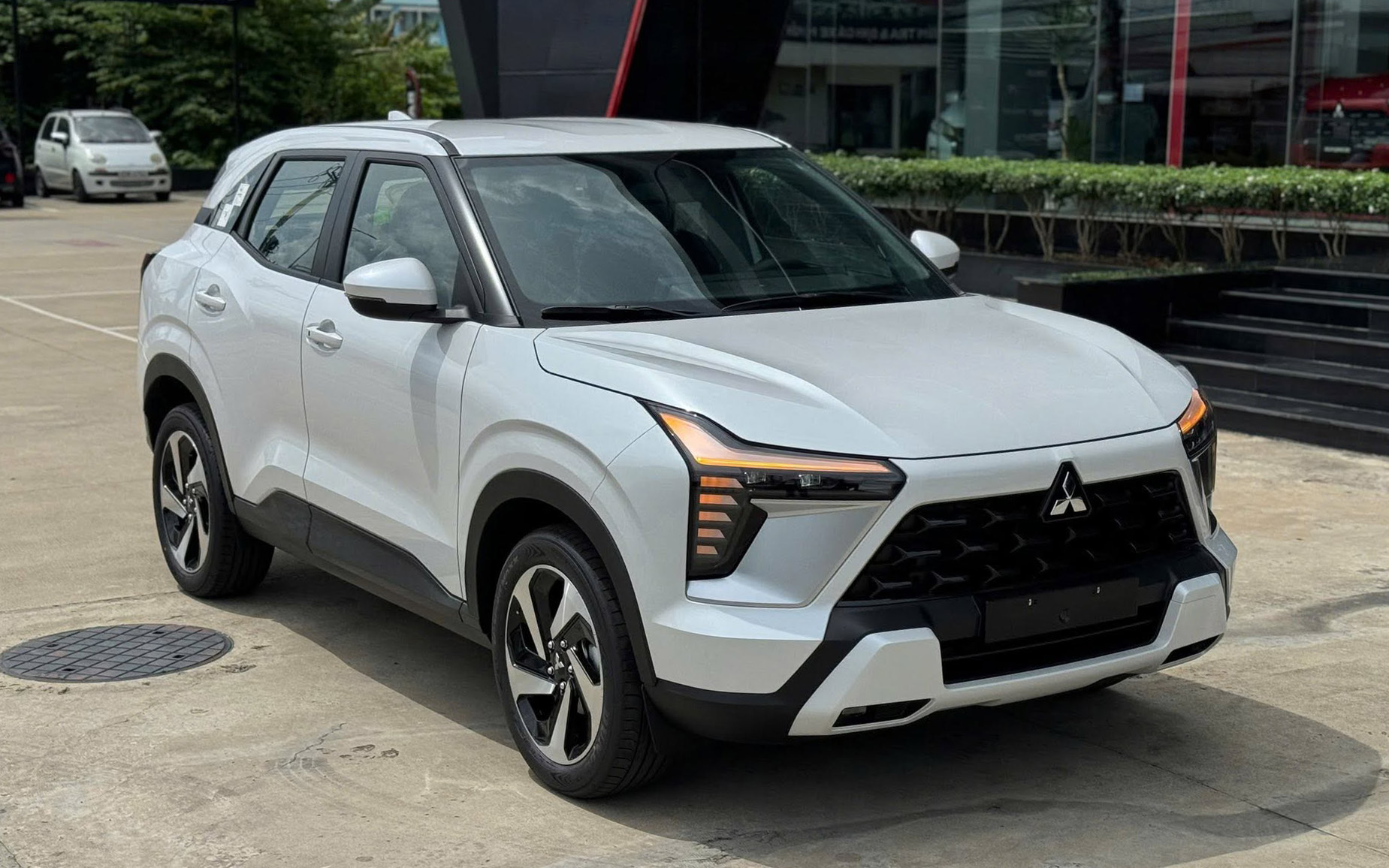 Cặp đôi SUV Mitsubishi khuyến mại kỷ lục tại Việt Nam: Destinator trừ hết còn 702 triệu, Xforce giảm giá lăn bánh tới 72 triệu đồng - Ảnh 2.
