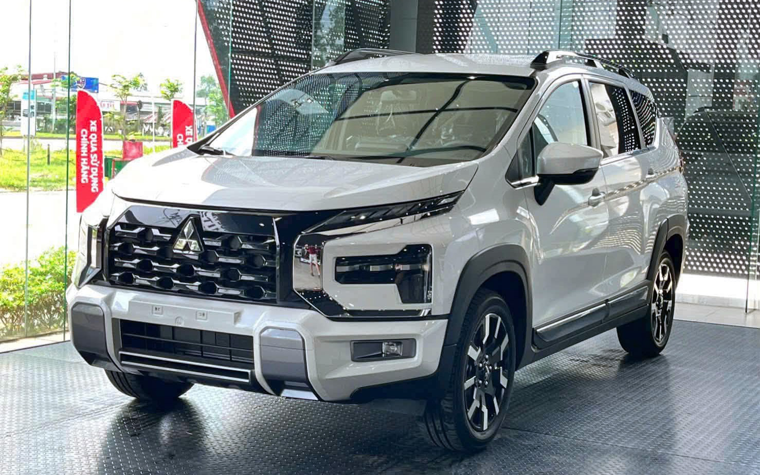Cặp đôi SUV Mitsubishi khuyến mại kỷ lục tại Việt Nam: Destinator trừ hết còn 702 triệu, Xforce giảm giá lăn bánh tới 72 triệu đồng - Ảnh 3.