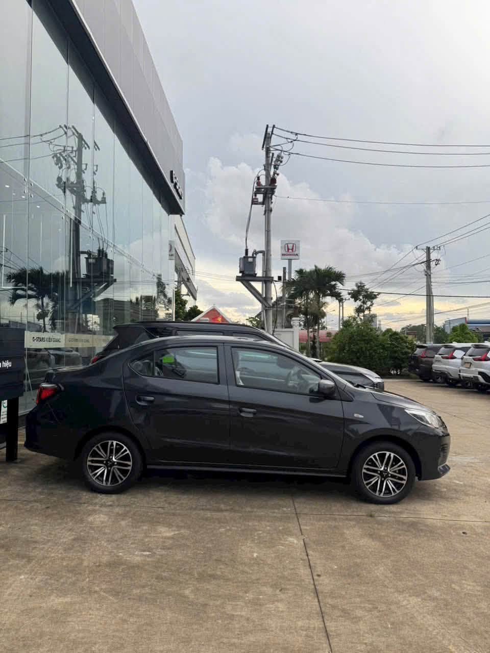 Đại l&yacute; xả kho Mitsubishi Attrage: Sedan hạng B xuống gi&aacute; ngang Grand i10, kh&ocirc;ng thoải m&aacute;i chọn phi&ecirc;n bản - Ảnh 3.