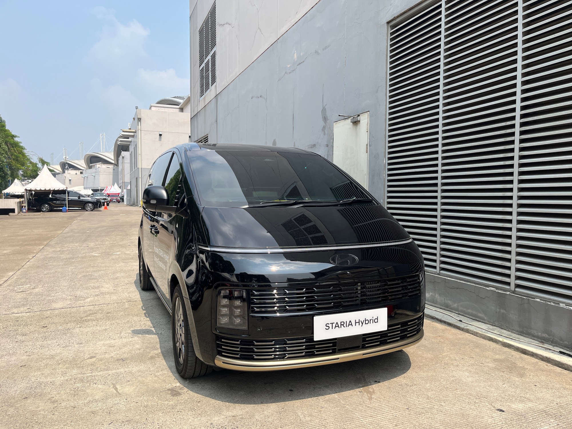 Hyundai Staria mới ra mắt gần Việt Nam: Nội thất c&oacute; ghế VIP massage, bản điện chạy 544km/sạc, c&oacute; cả t&ugrave;y chọn hybrid cạnh tranh Carnival - Ảnh 15.