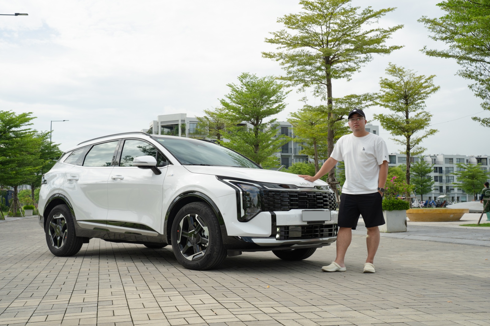 B&aacute;n sedan hạng sang mua Kia Sportage HEV, chủ xe chia sẻ: &lsquo;Nội thất rộng, chở gia đ&igrave;nh 300-500km/ng&agrave;y vẫn thoải m&aacute;i, đi phố như xe điện&rsquo;. - Ảnh 1.