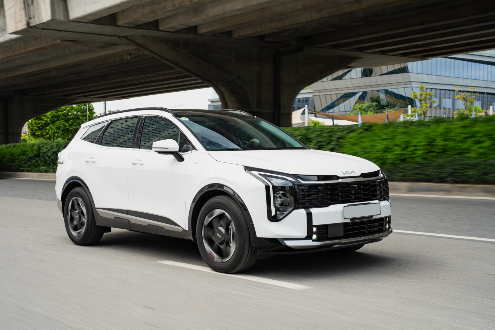 B&aacute;n sedan hạng sang mua Kia Sportage HEV, chủ xe chia sẻ: &lsquo;Nội thất rộng, chở gia đ&igrave;nh 300-500km/ng&agrave;y vẫn thoải m&aacute;i, đi phố như xe điện&rsquo;. - Ảnh 7.