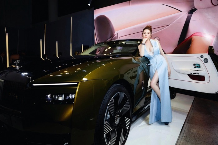 Nh&igrave;n lại d&agrave;n phương tiện của L&yacute; Nh&atilde; Kỳ: &Iacute;t nhưng chất, từ Rolls-Royce Ghost đến du thuyền hơn 100 tỷ đồng- Ảnh 6.