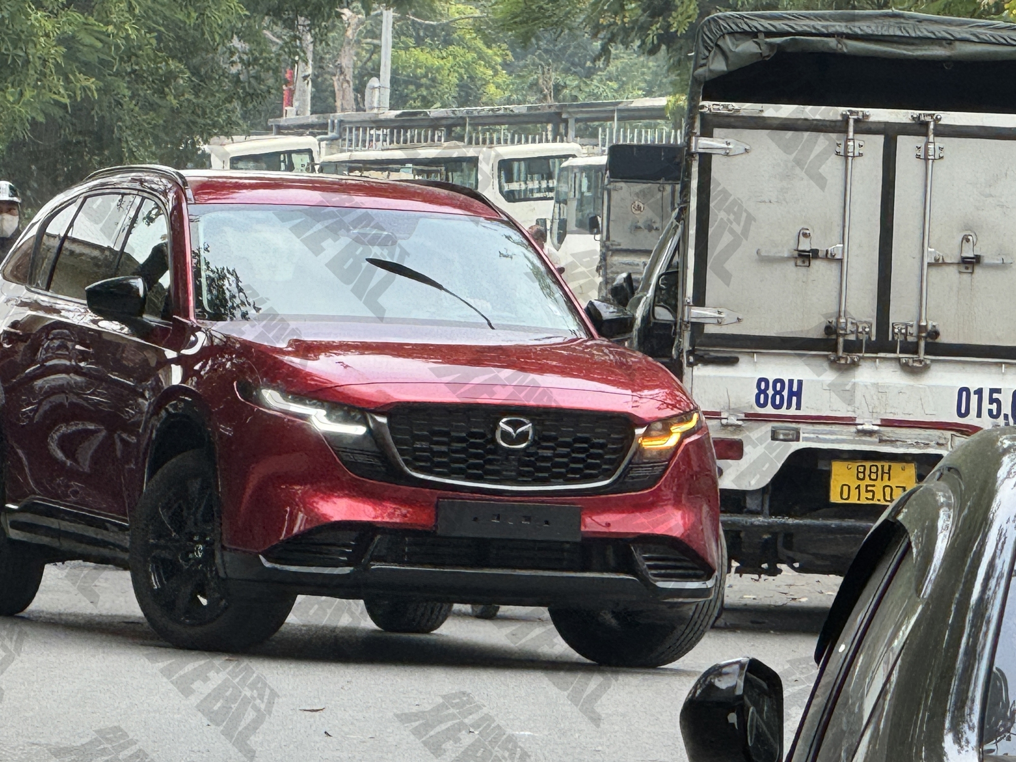 Mazda CX-5 xả kho giảm gi&aacute; tới 107 triệu đồng tại đại l&yacute;, bản cao gi&aacute; xuống &aacute;p s&aacute;t Toyota Yaris Cross - Ảnh 2.