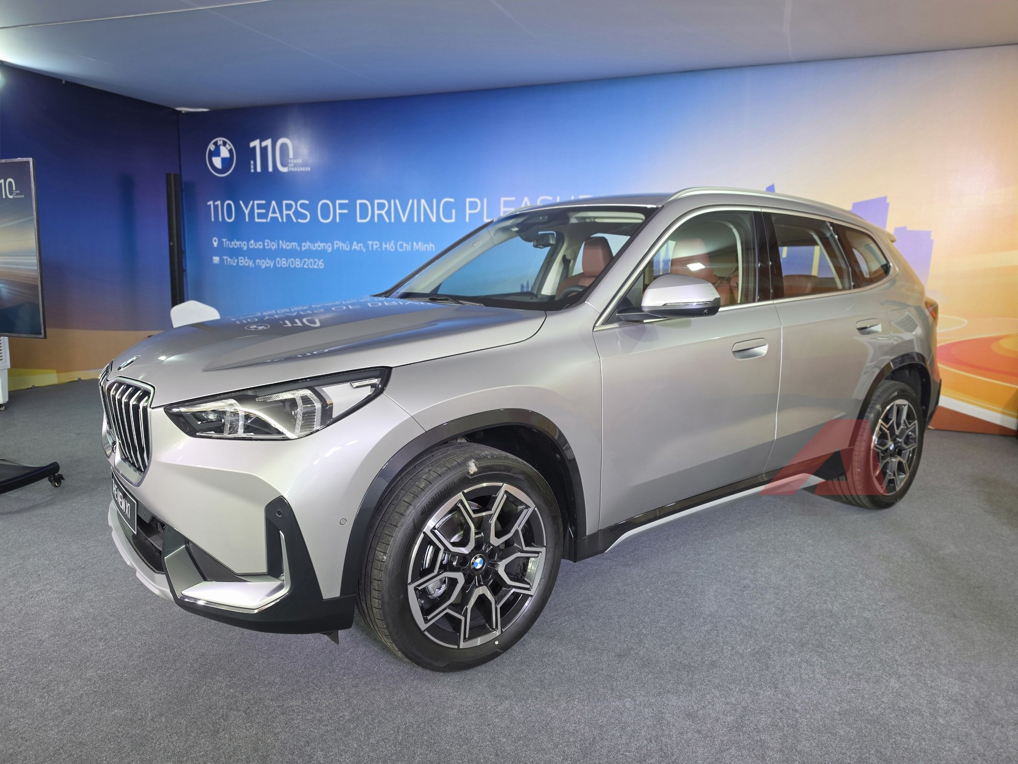 Ảnh thực tế BMW X1 2026 gi&aacute; gần 1,7 tỷ đồng vừa về Việt Nam: Thay đổi to&agrave;n diện từ ngo&agrave;i v&agrave;o trong, c&oacute; ADAS cạnh tranh Q3 - Ảnh 1.