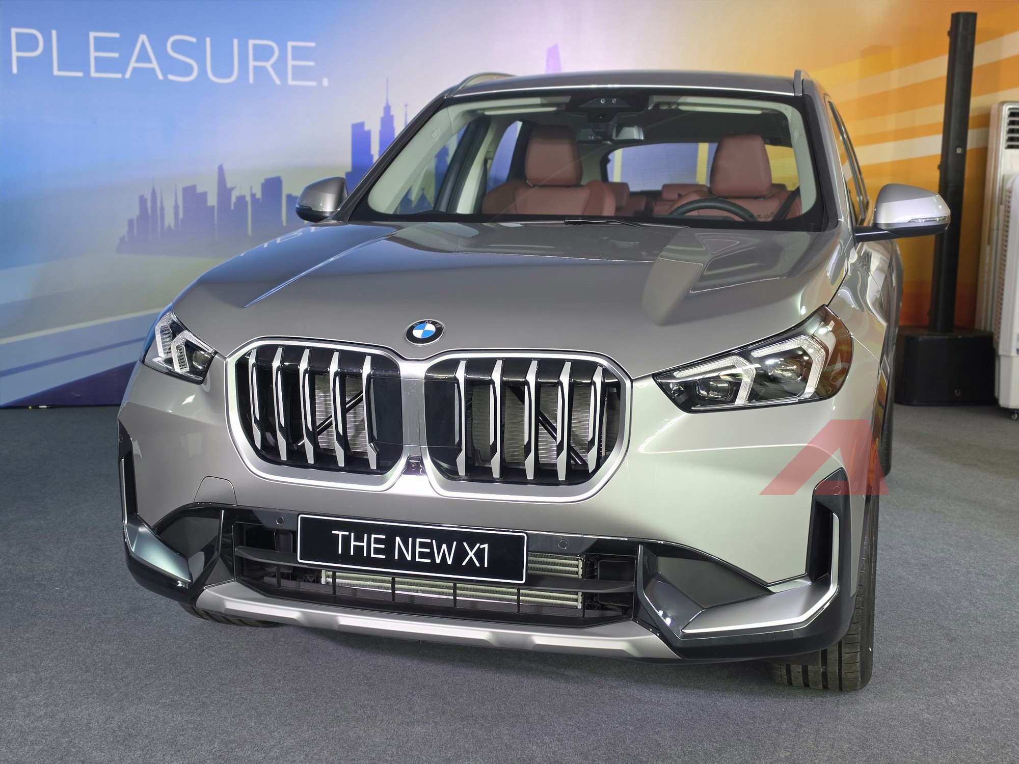 Ảnh thực tế BMW X1 2026 gi&aacute; gần 1,7 tỷ đồng vừa về Việt Nam: Thay đổi to&agrave;n diện từ ngo&agrave;i v&agrave;o trong, c&oacute; ADAS cạnh tranh Q3 - Ảnh 2.