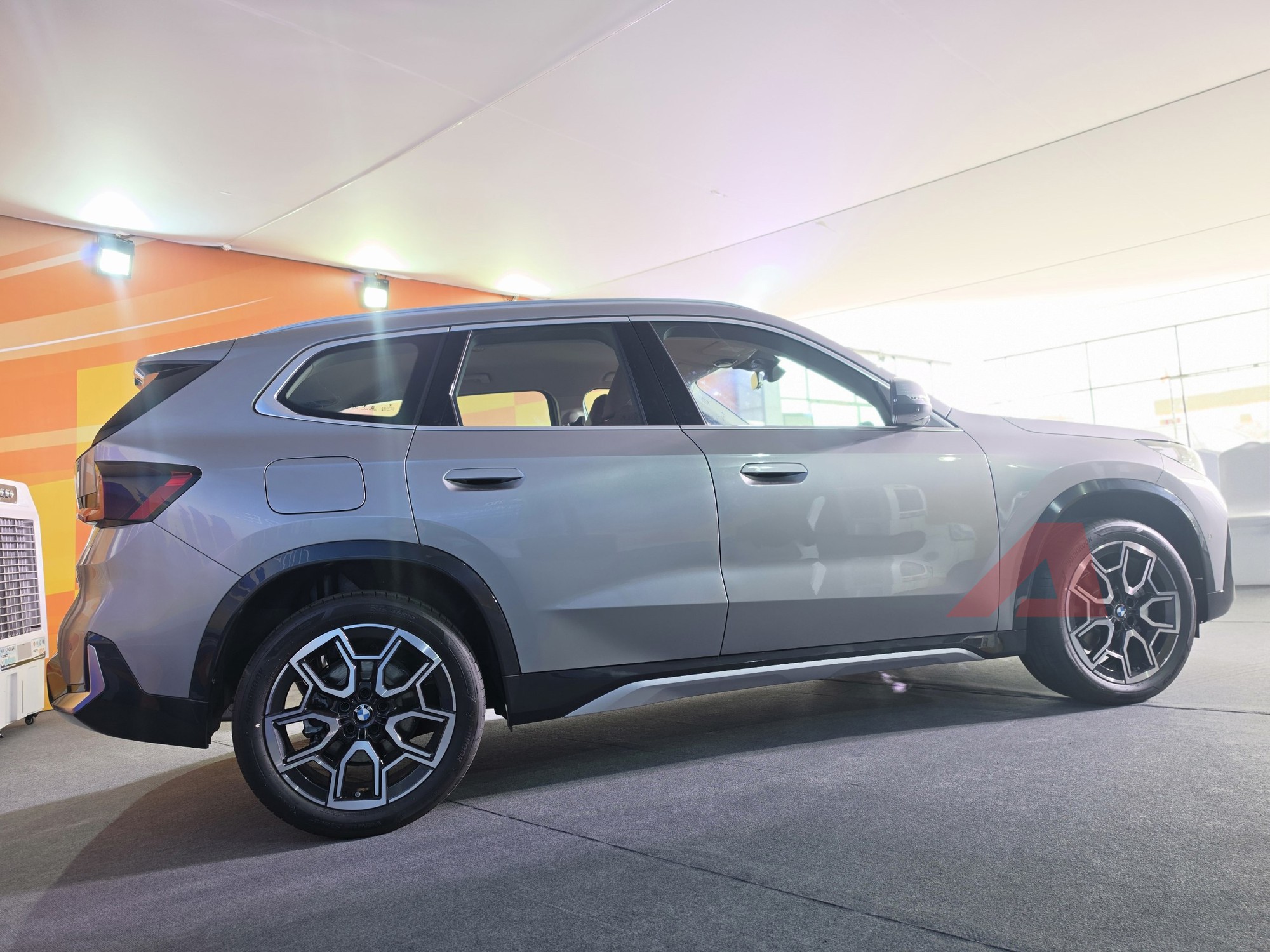 Ảnh thực tế BMW X1 2026 gi&aacute; gần 1,7 tỷ đồng vừa về Việt Nam: Thay đổi to&agrave;n diện từ ngo&agrave;i v&agrave;o trong, c&oacute; ADAS cạnh tranh Q3 - Ảnh 3.