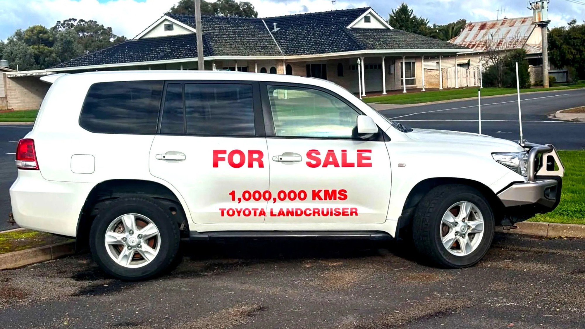 Xe Toyota bền đến đâu: Chiếc Land Cruiser này vừa cán mốc 99 vạn km vẫn dùng động cơ, hộp số nguyên bản - Ảnh 1.