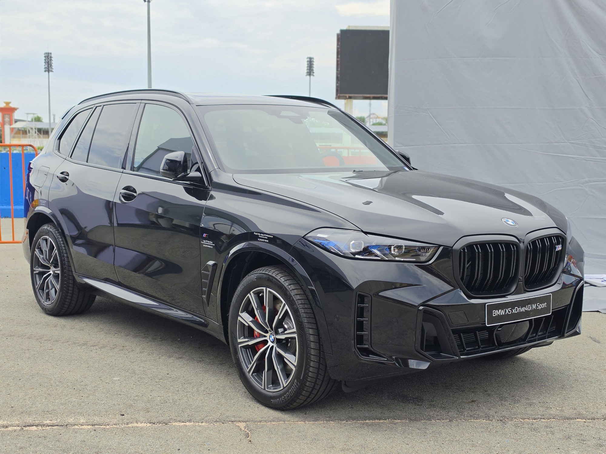 Bóc giá gói ngoại thất BMW X5 M Sport: Hơn 200 triệu đồng, riêng phanh đắt gần bằng chiếc VF 2 - Ảnh 1.