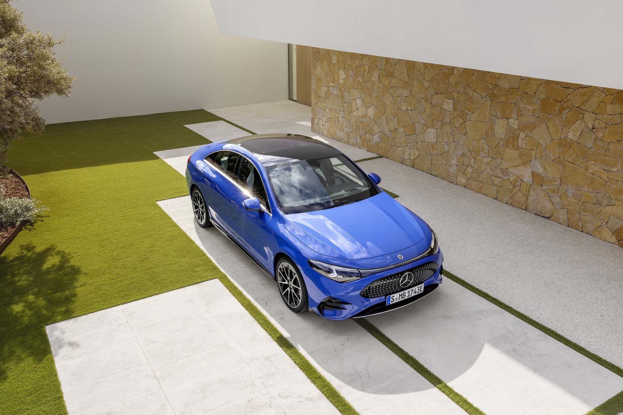 Mercedes-Benz CLA 200 EV gi&aacute; dưới 1,7 tỷ xuất hiện tại H&agrave; Nội: C&oacute; g&oacute;i thể thao AMG, đi hơn 500km/sạc - Ảnh 2.