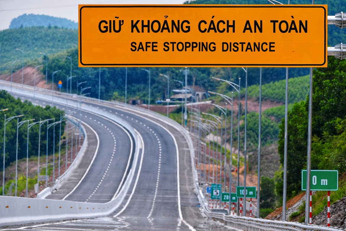 Những giải ph&aacute;p "h&agrave;i hước" của t&agrave;i xế Việt để giữ khoảng c&aacute;ch an to&agrave;n tr&ecirc;n cao tốc - Ảnh 10.