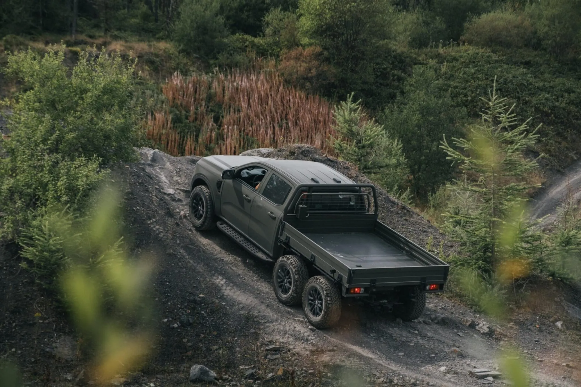 H&agrave;ng hiếm Ford Ranger 6 b&aacute;nh, c&oacute; tiền cũng kh&oacute; mua được - Ảnh 2.