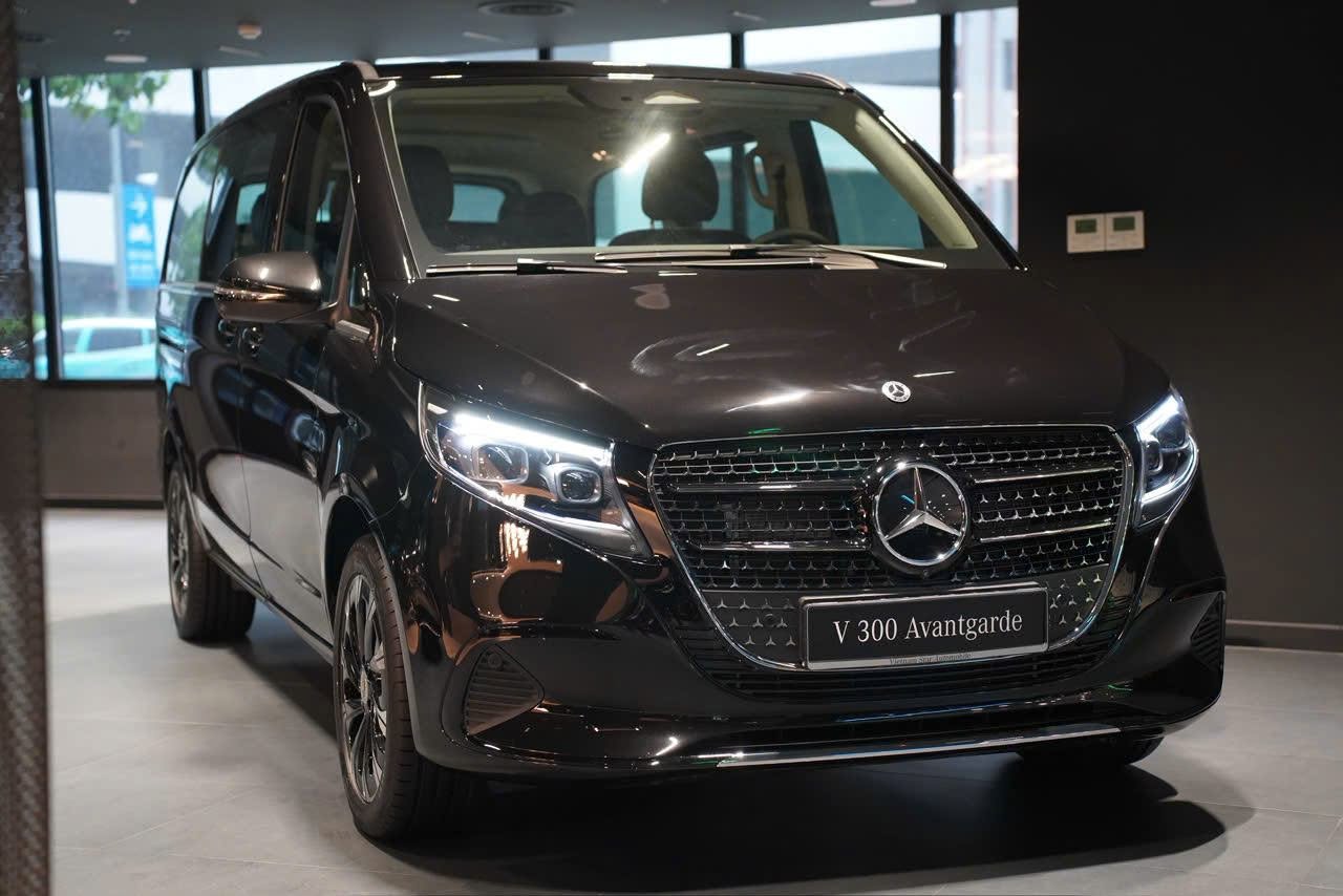 Mercedes-Benz V-Class giảm gi&aacute; kỷ lục 600 triệu tại Việt Nam: Thực tế c&ograve;n gần 2,8 tỷ đồng, bằng 2 chiếc Carnival hybrid - Ảnh 1.