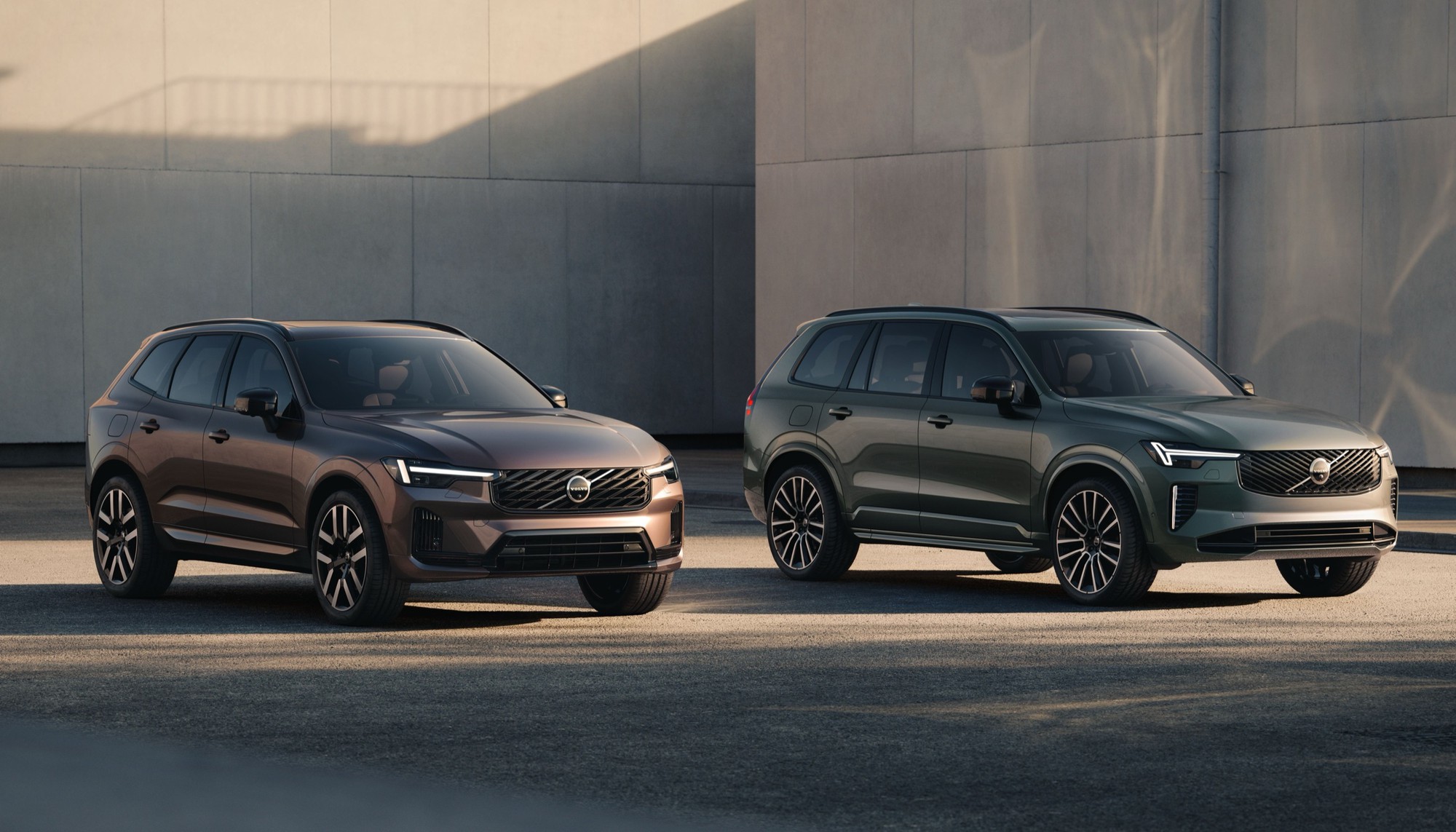 Volvo XC60 nâng cấp lớn: Đèn mới, thêm tính năng ADAS, chạy 126km không cần xăng - Ảnh 1.