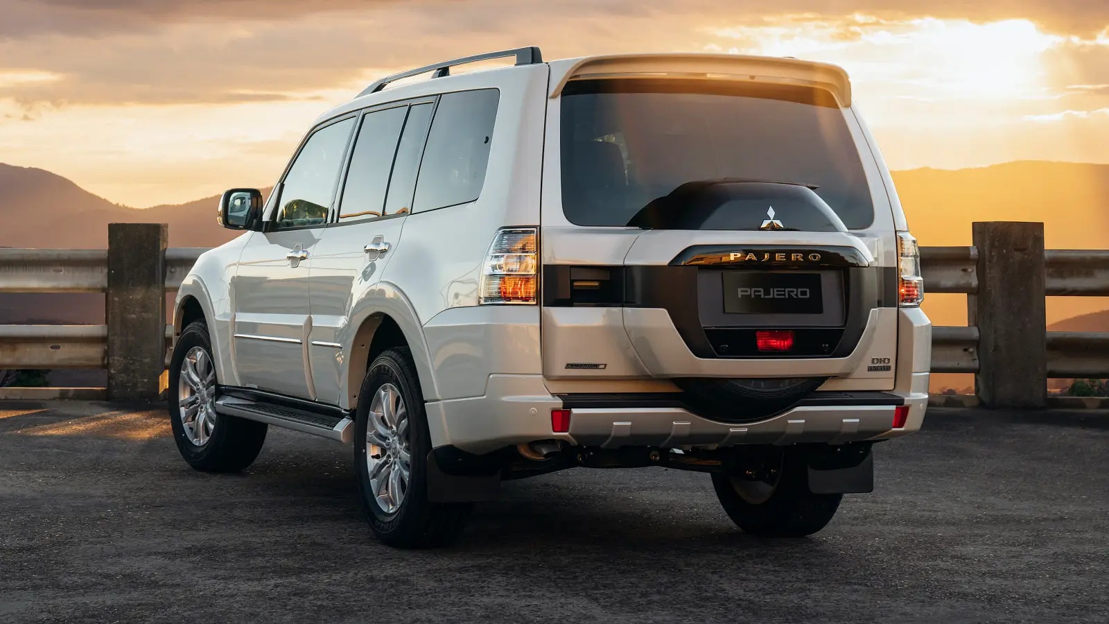 Nhiều người tiếc 'lốp treo' biến mất tr&ecirc;n Mitsubishi Pajero đời mới, nhưng l&yacute; do ph&iacute;a sau lại kh&aacute; thuyết phục - Ảnh 2.