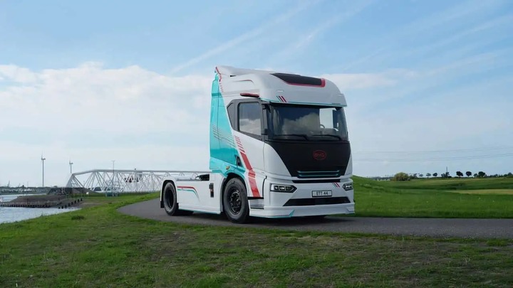 Xe tải điện của BYD c&oacute; tầm hoạt động 600 km, th&aacute;ch thức Tesla Semi - Ảnh 1.