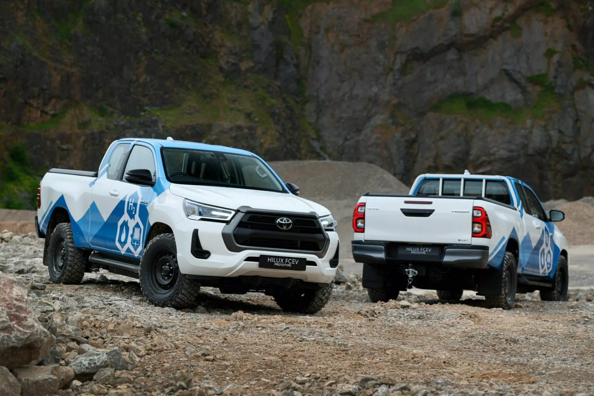 Toyota Hilux d&ugrave;ng động cơ hydrogen lộ diện: Đi hơn 400 km, nạp nhi&ecirc;n liệu nhanh như đổ xăng, ra mắt năm 2028 - Ảnh 2.
