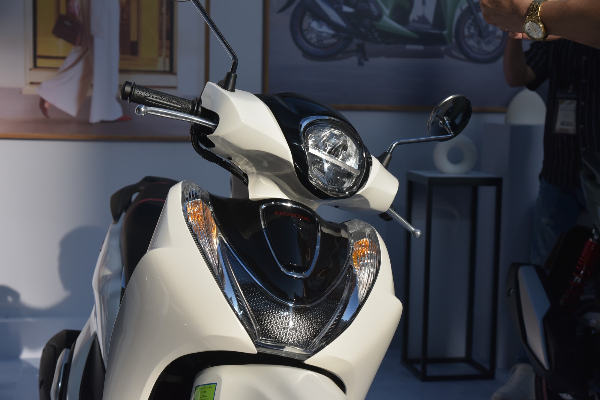 Honda SH Mode 2026 ra mắt Việt Nam: Giá từ gần 61 triệu đồng, màn hình mới, động cơ ‘sạch’ hơn, thêm tính năng an toàn - Ảnh 23.