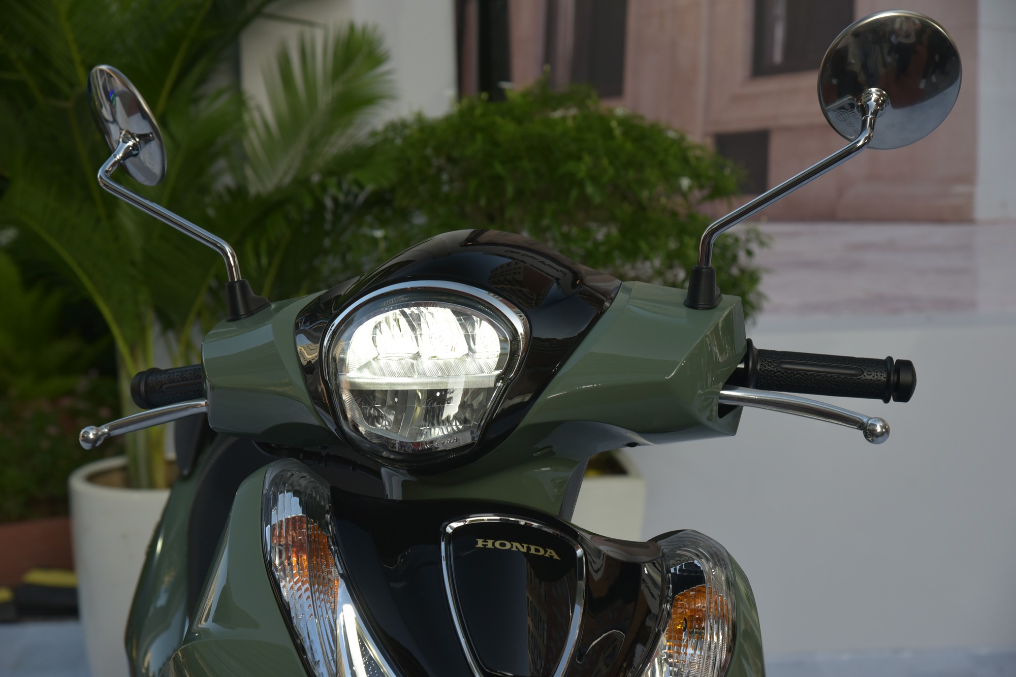 Honda SH Mode 2026 ra mắt Việt Nam: Giá từ gần 61 triệu đồng, màn hình mới, động cơ ‘sạch’ hơn, thêm tính năng an toàn - Ảnh 7.