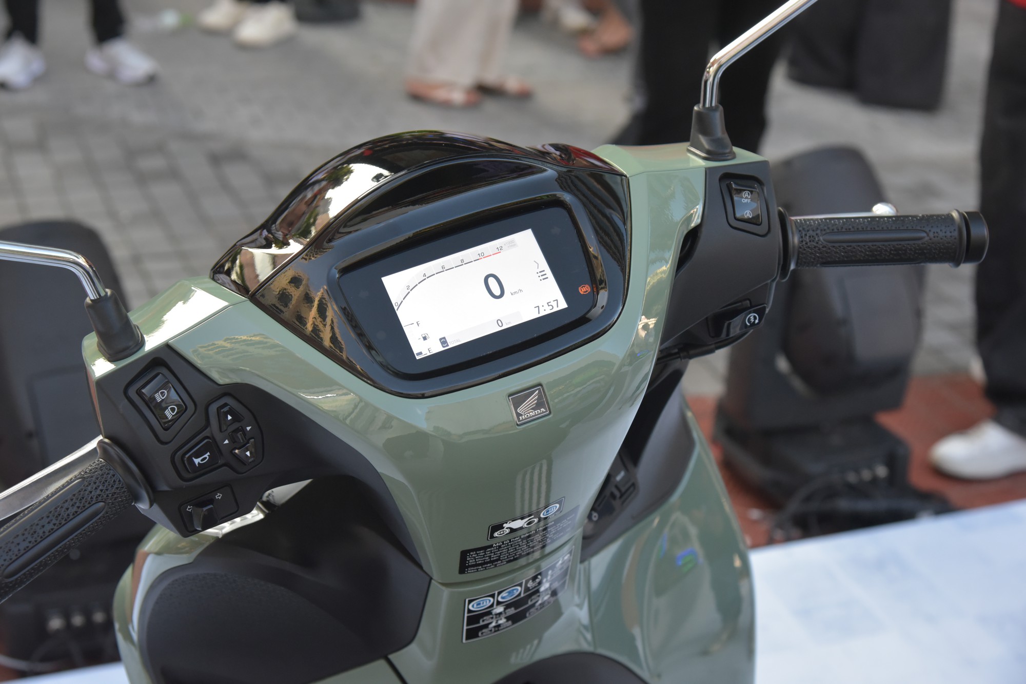 Honda SH Mode 2026 ra mắt Việt Nam: Giá từ gần 61 triệu đồng, màn hình mới, động cơ ‘sạch’ hơn, thêm tính năng an toàn - Ảnh 12.