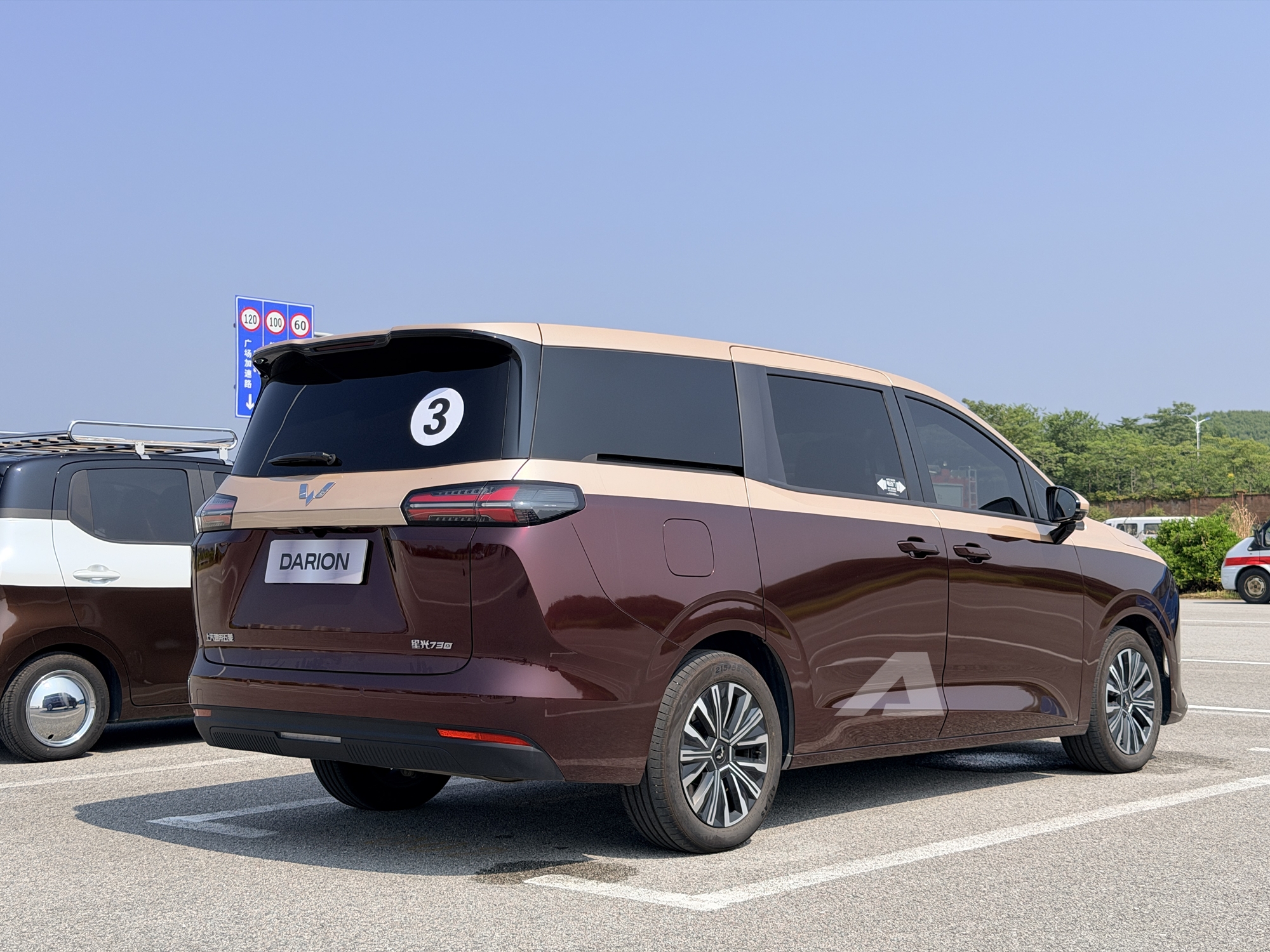 Cận cảnh Wuling Darion v&agrave;o Việt Nam ngay cuối năm nay: Gi&aacute; dự kiến từ hơn 700 triệu, chạy tới 500km/sạc, cửa l&ugrave;a như Carnival - Ảnh 2.