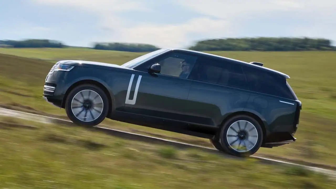 Range Rover bản điện ra mắt: Tr&ocirc;ng như xe xăng, mạnh 542hp, chạy 600km/sạc - Ảnh 2.