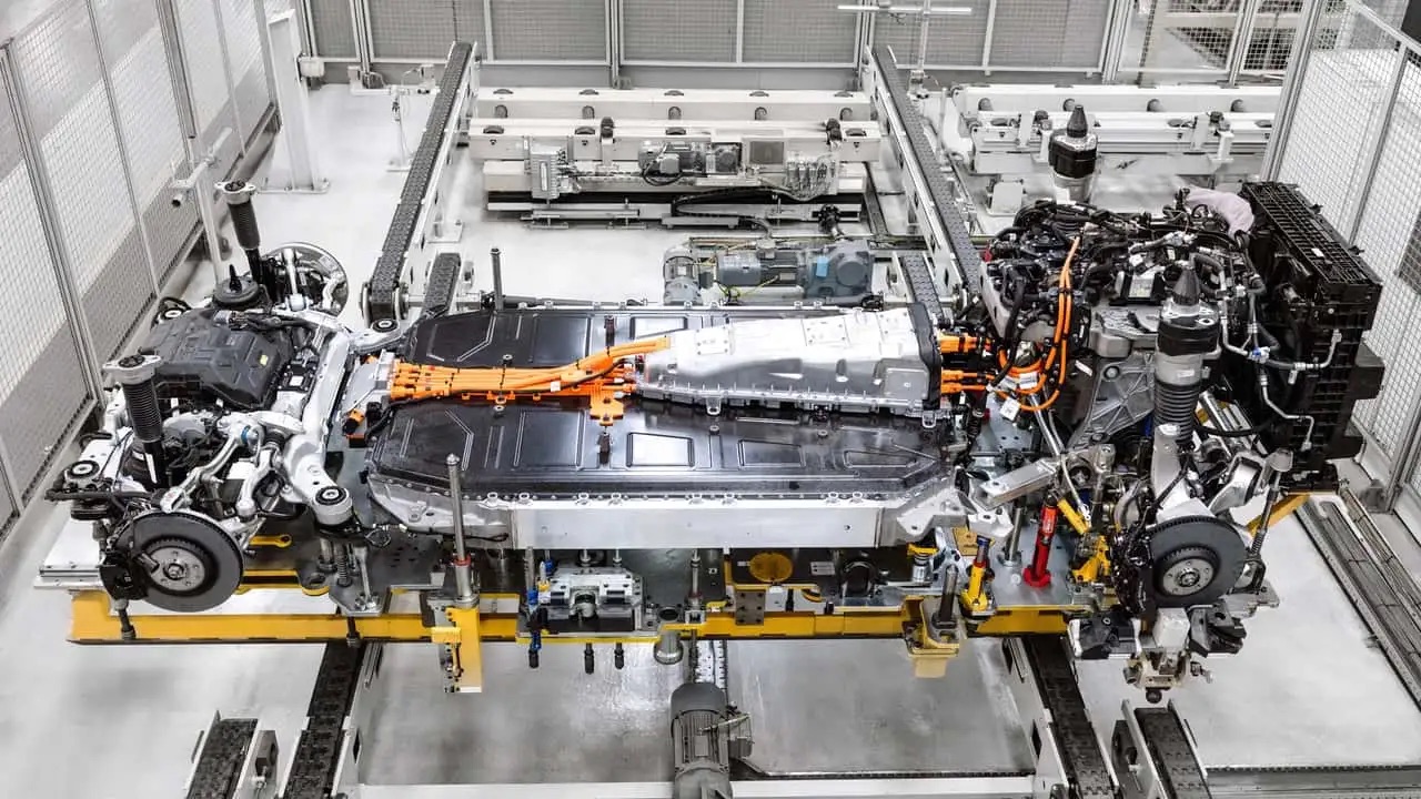 Range Rover bản điện ra mắt: Tr&ocirc;ng như xe xăng, mạnh 542hp, chạy 600km/sạc - Ảnh 4.