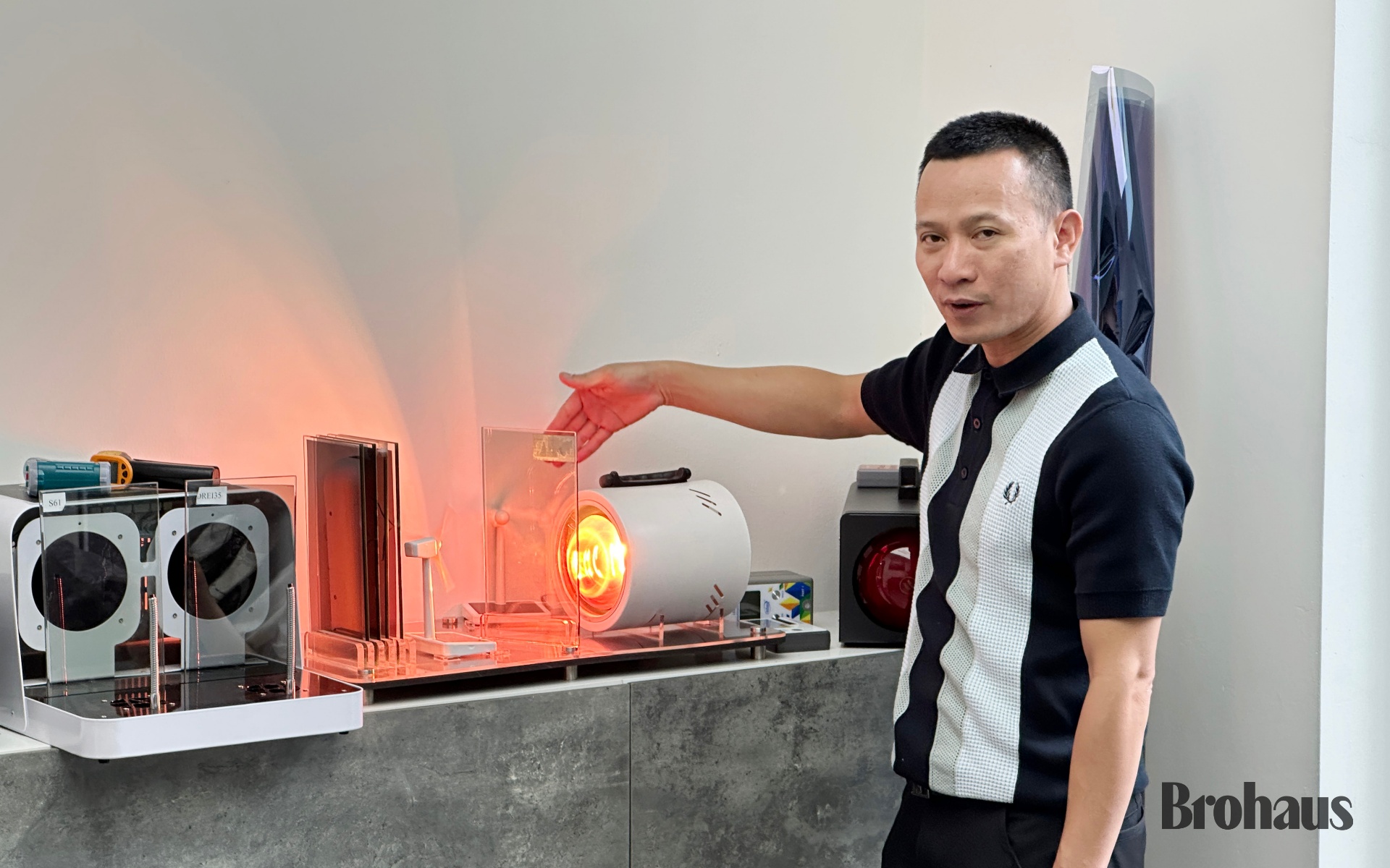 D&aacute;n lại phim c&aacute;ch nhiệt &ocirc; t&ocirc; sau 8 năm, t&ocirc;i nhận ra c&ocirc;ng nghệ giờ c&oacute; nhiều thứ kh&aacute;c, để chọn đ&uacute;ng loại ph&ugrave; hợp cần quan t&acirc;m 4 thứ - Ảnh 2.